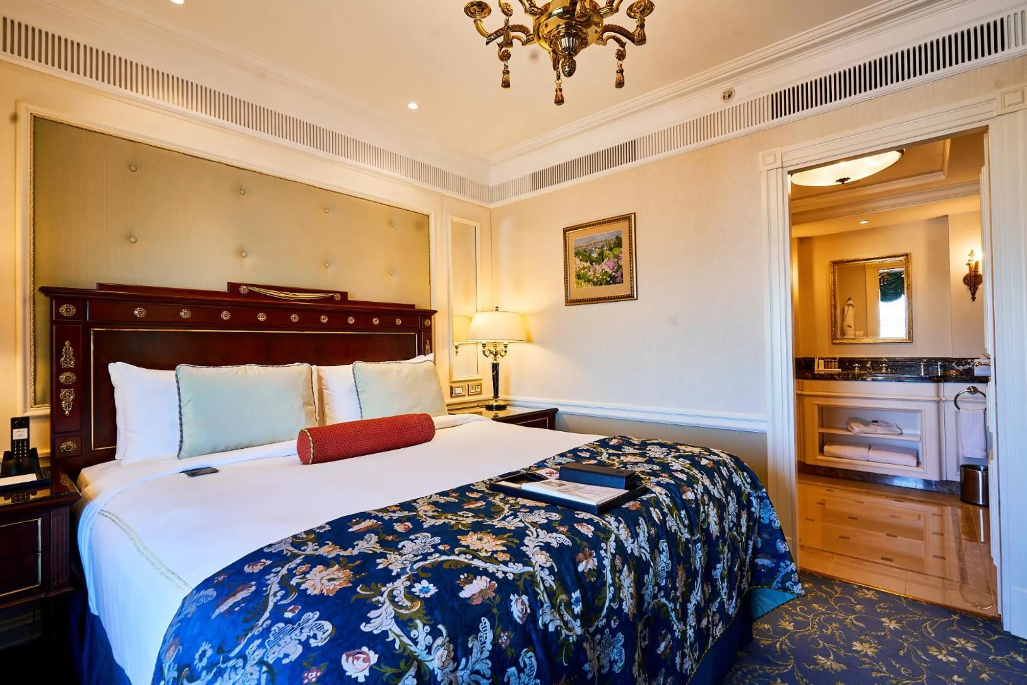 Bed in Fairmont Grand Hotel Kyiv