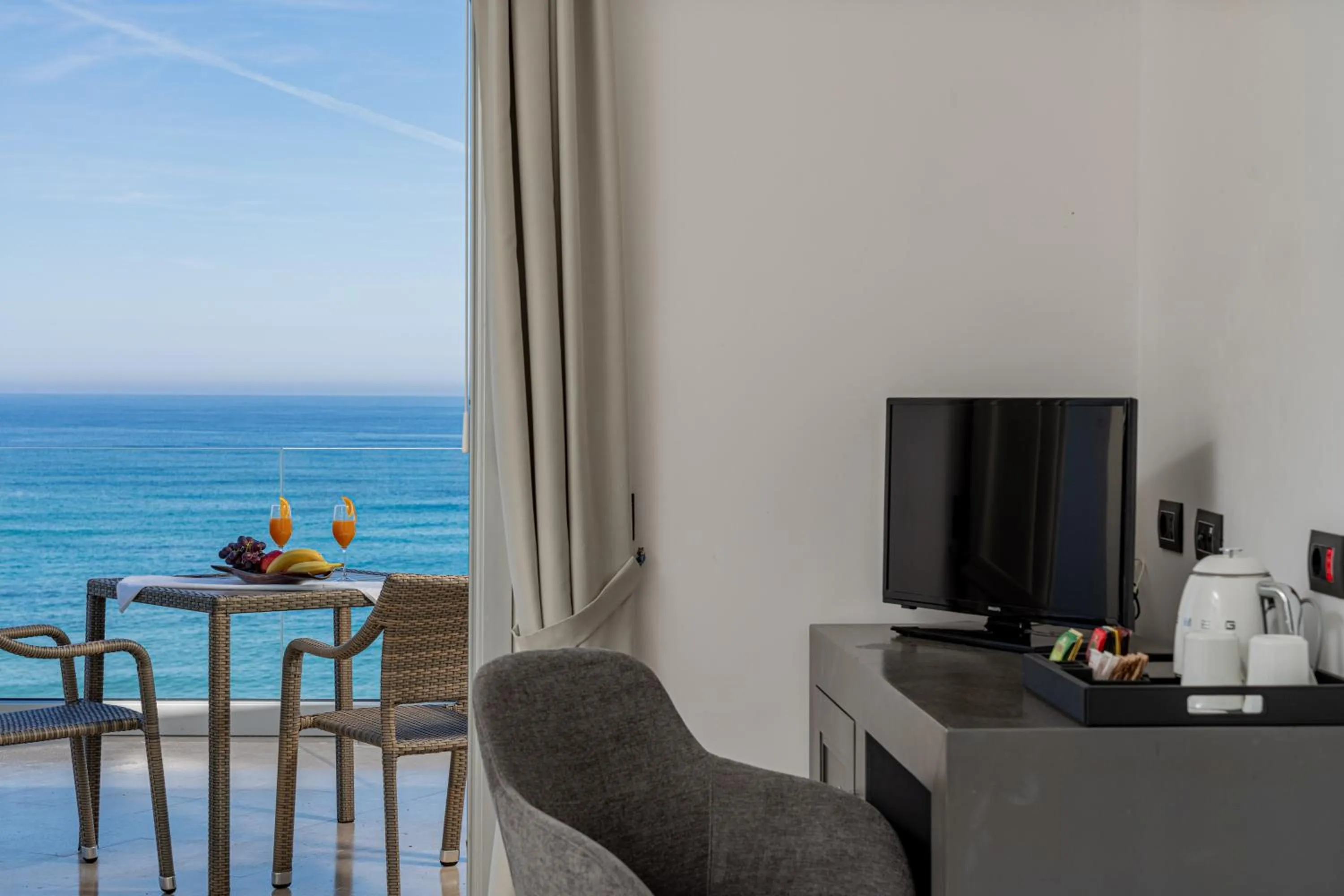 TV and multimedia in Bellevue Sardinia Resort Affiliated by Meliá