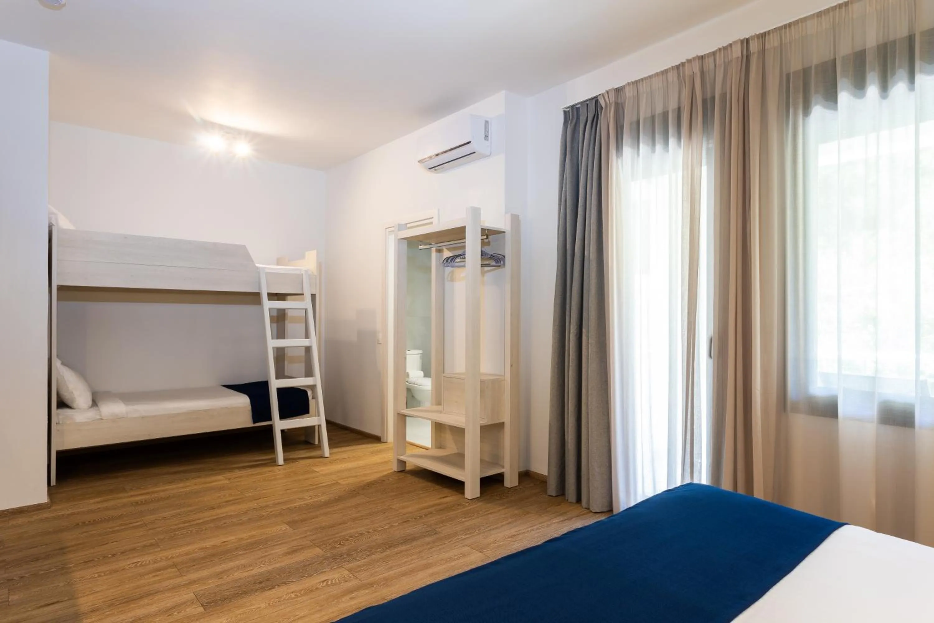 Photo of the whole room, Bed in Azul Eco Hotel