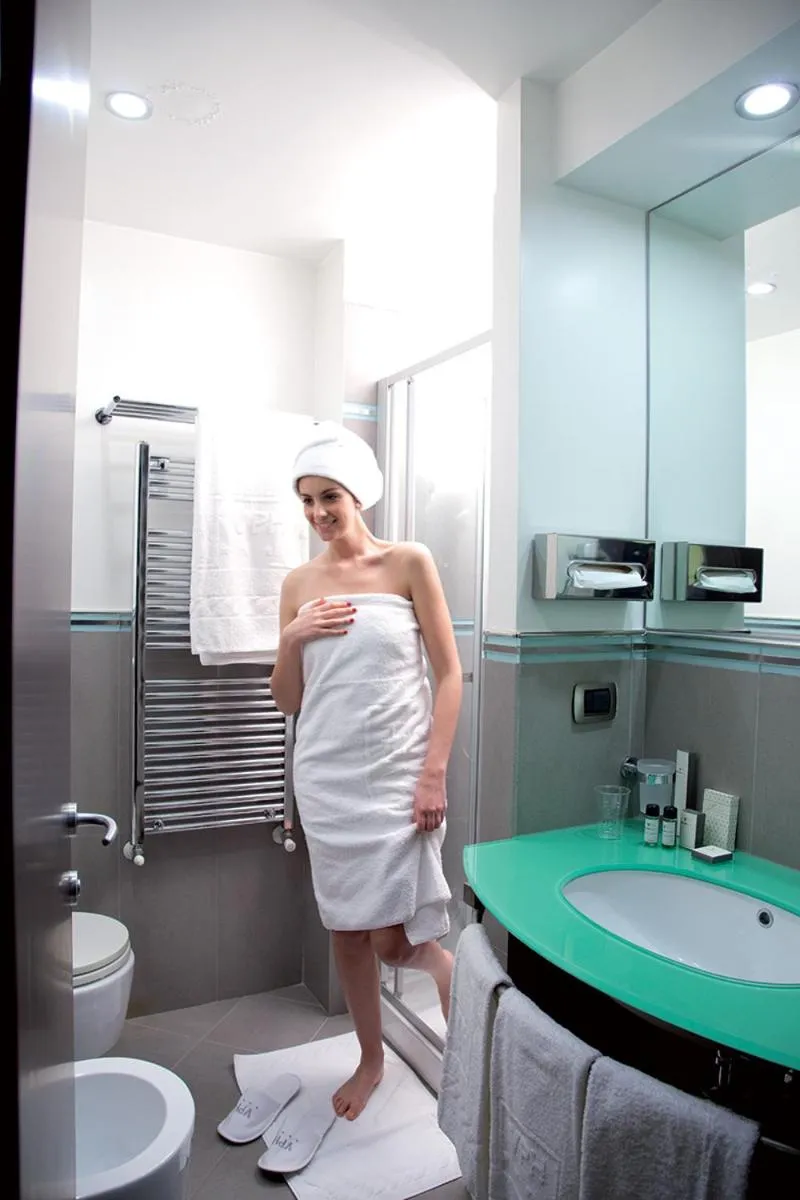 Bathroom in Vercelli Palace Hotel