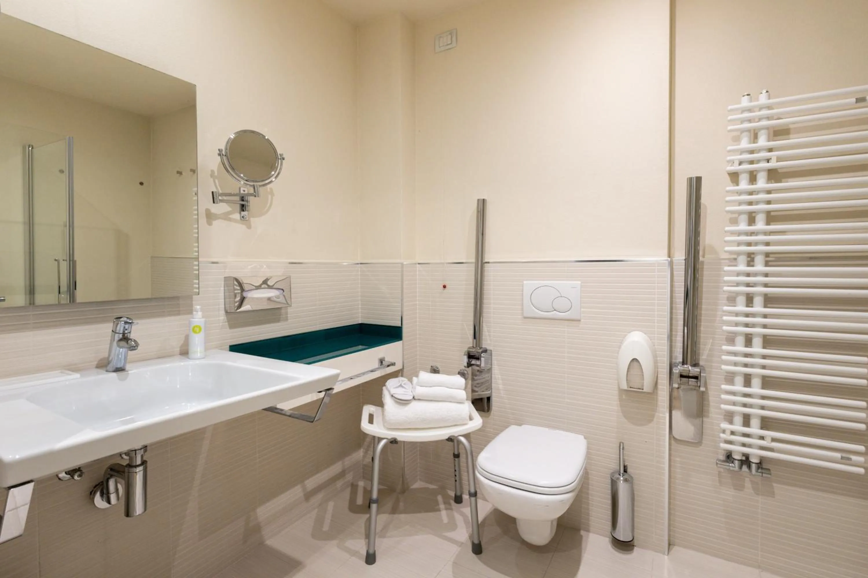 Bathroom in Enjoy Garda Hotel