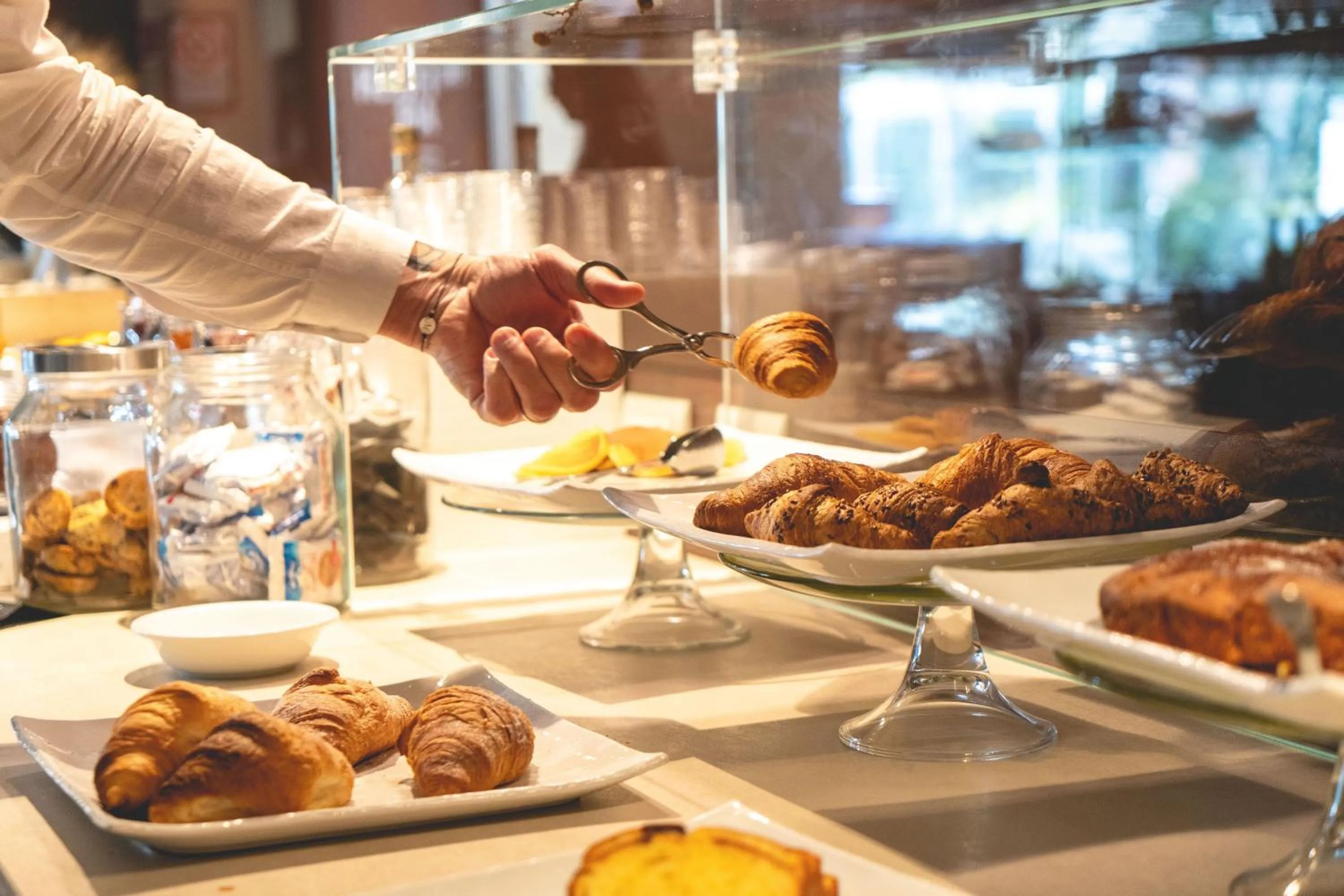 Buffet breakfast in Enjoy Garda Hotel