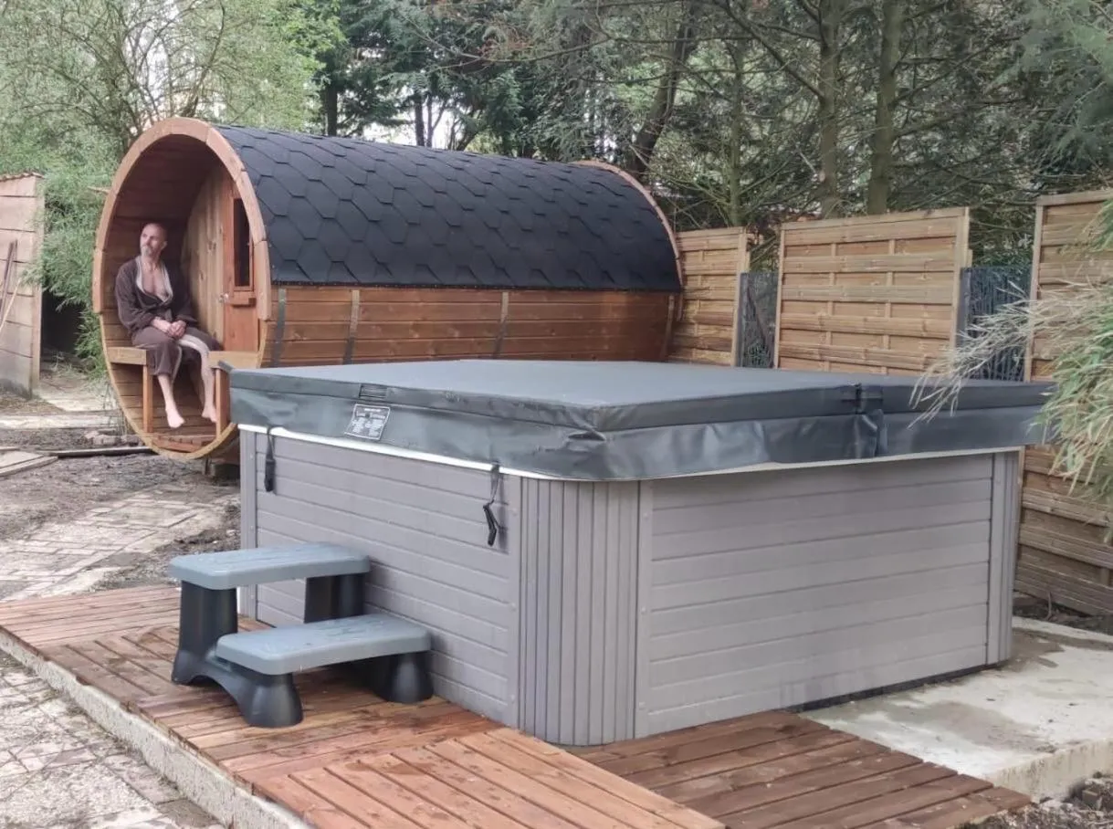 Hot Tub in Chambre d'hôtes du Moulin de Landonvillers