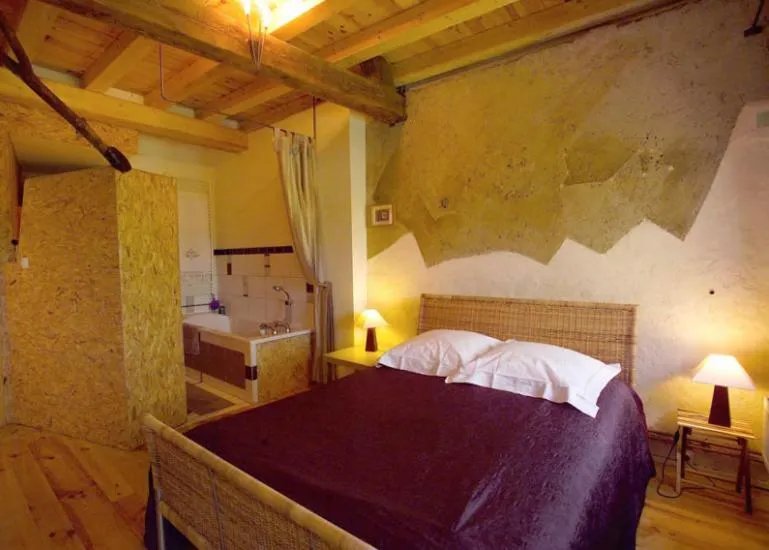 Photo of the whole room, Bed in Chambre d'hôtes du Moulin de Landonvillers