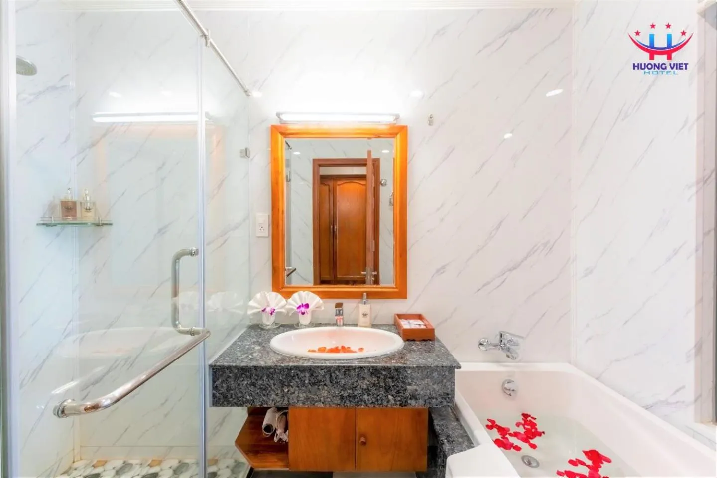 Bathroom in Huong Viet Hotel Quy Nhon - Beachfront