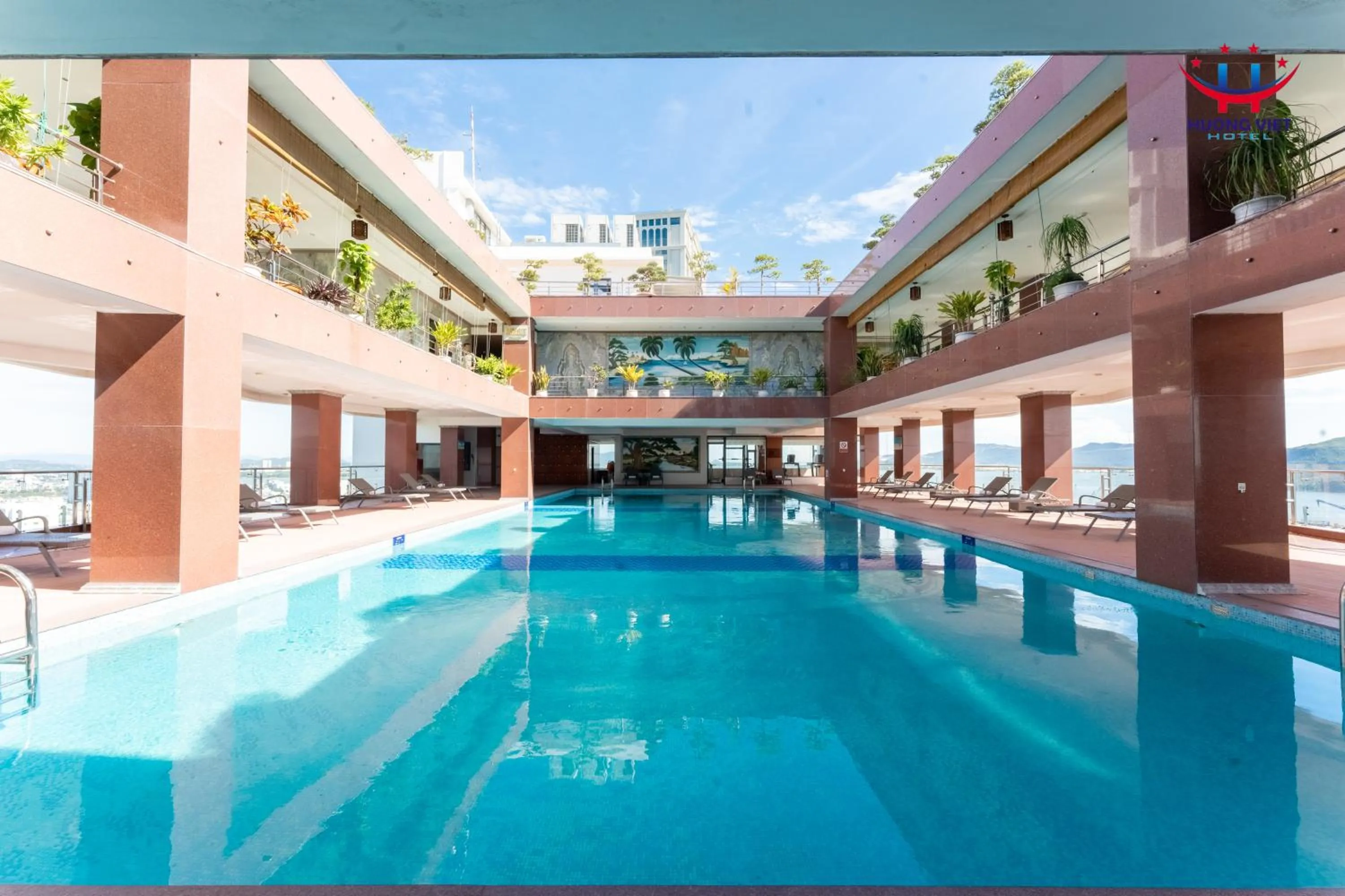 Swimming pool in Huong Viet Hotel Quy Nhon - Beachfront