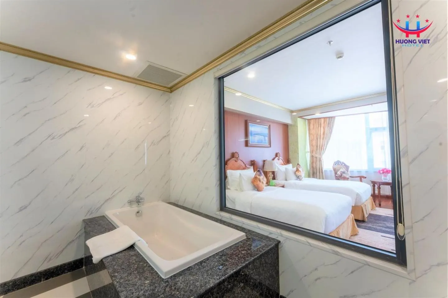 Bath, Bed in Huong Viet Hotel Quy Nhon - Beachfront