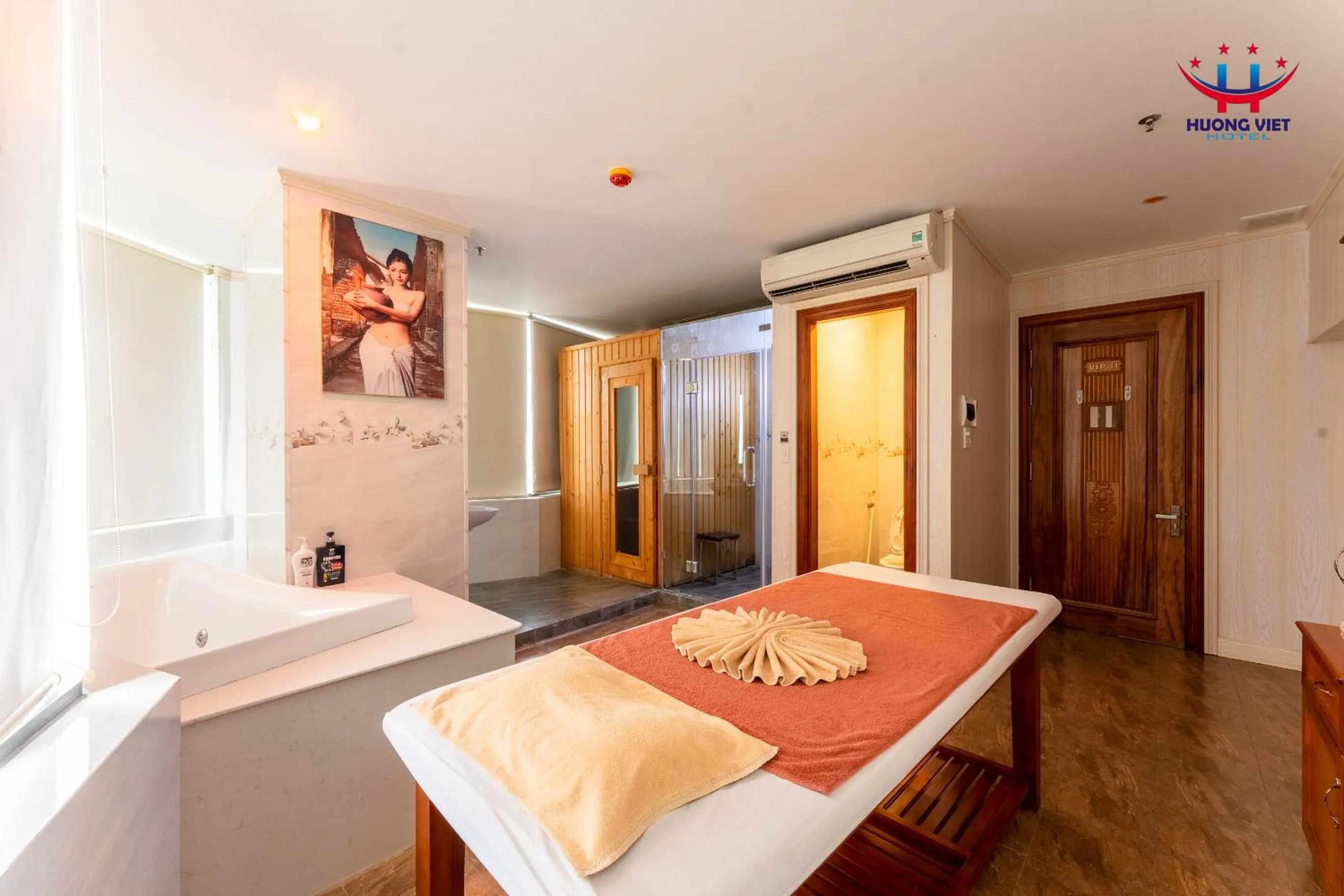 Massage, Bed in Huong Viet Hotel Quy Nhon - Beachfront