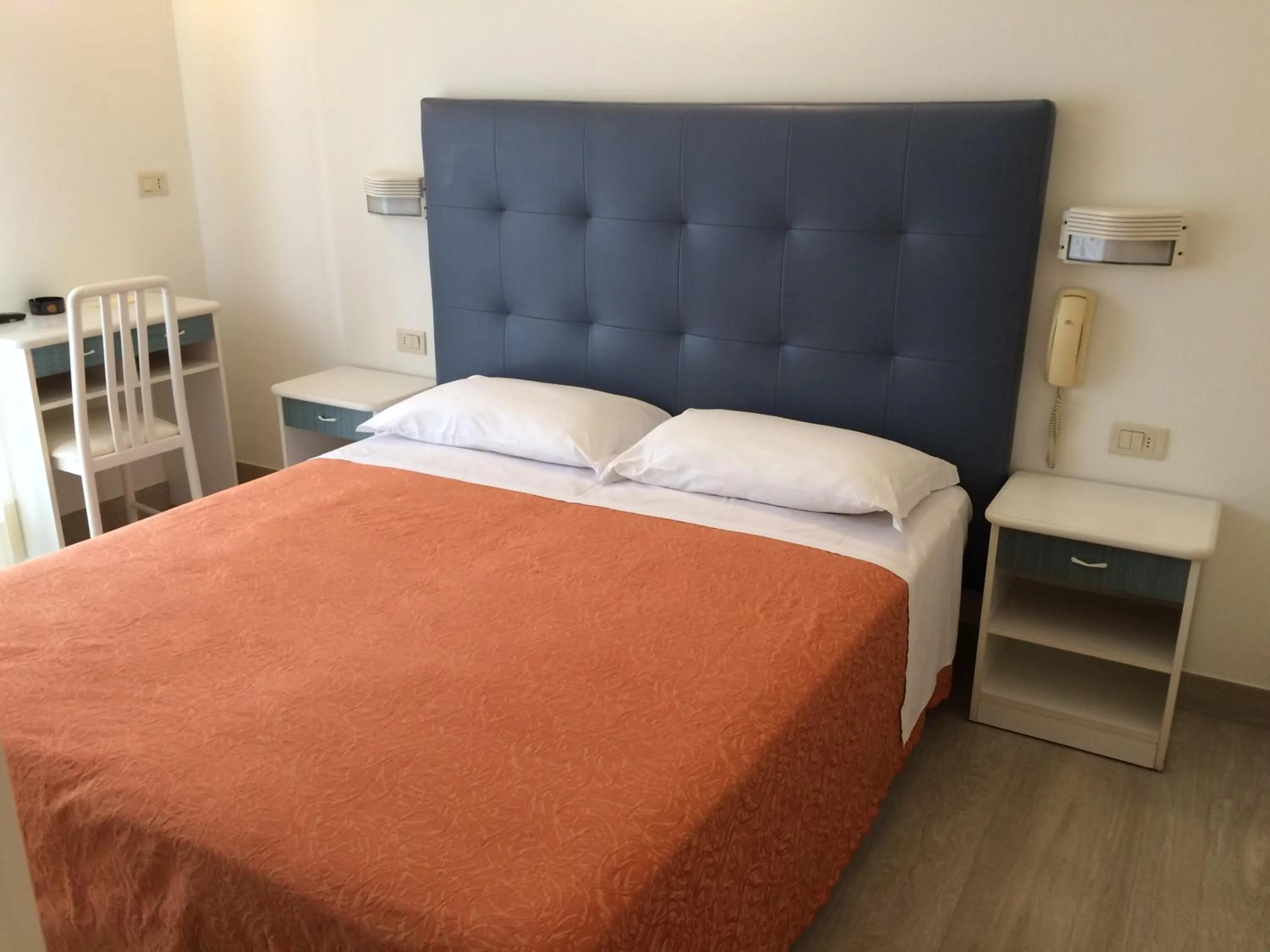 Bedroom, Bed in Hotel Pigalle