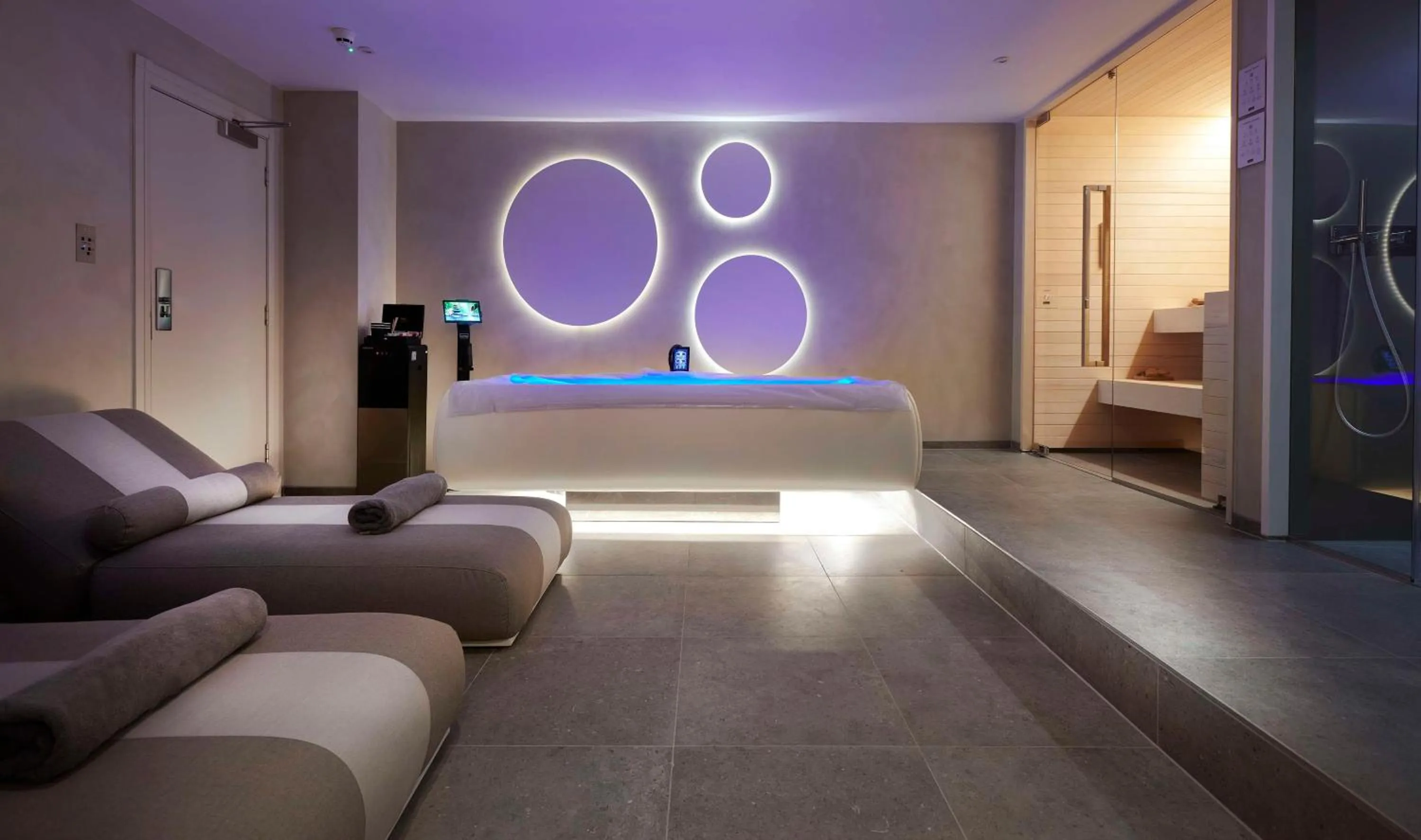 Spa and wellness centre/facilities, Bed in Hilton London Croydon