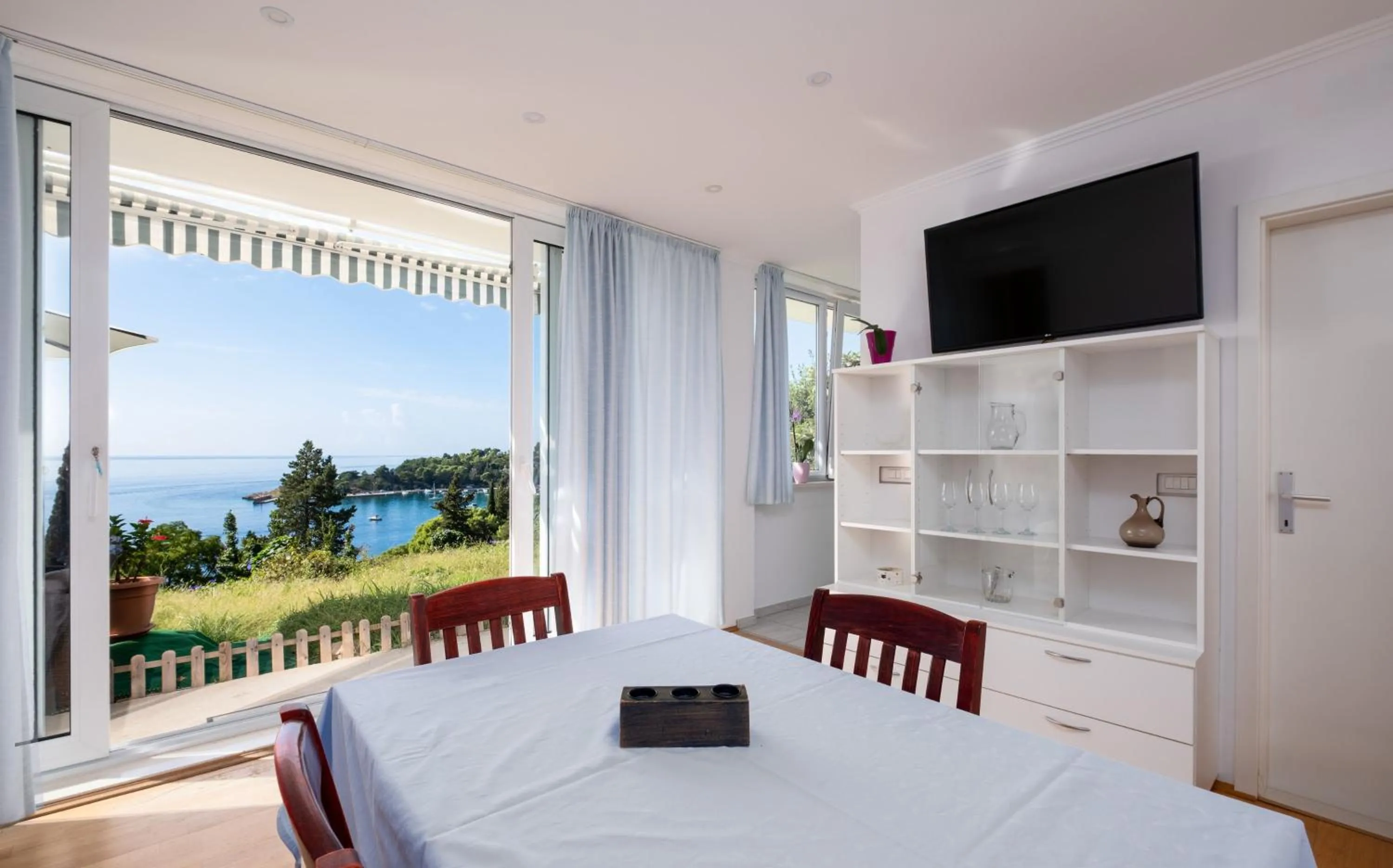 Communal lounge/ TV room in Apartments Katica