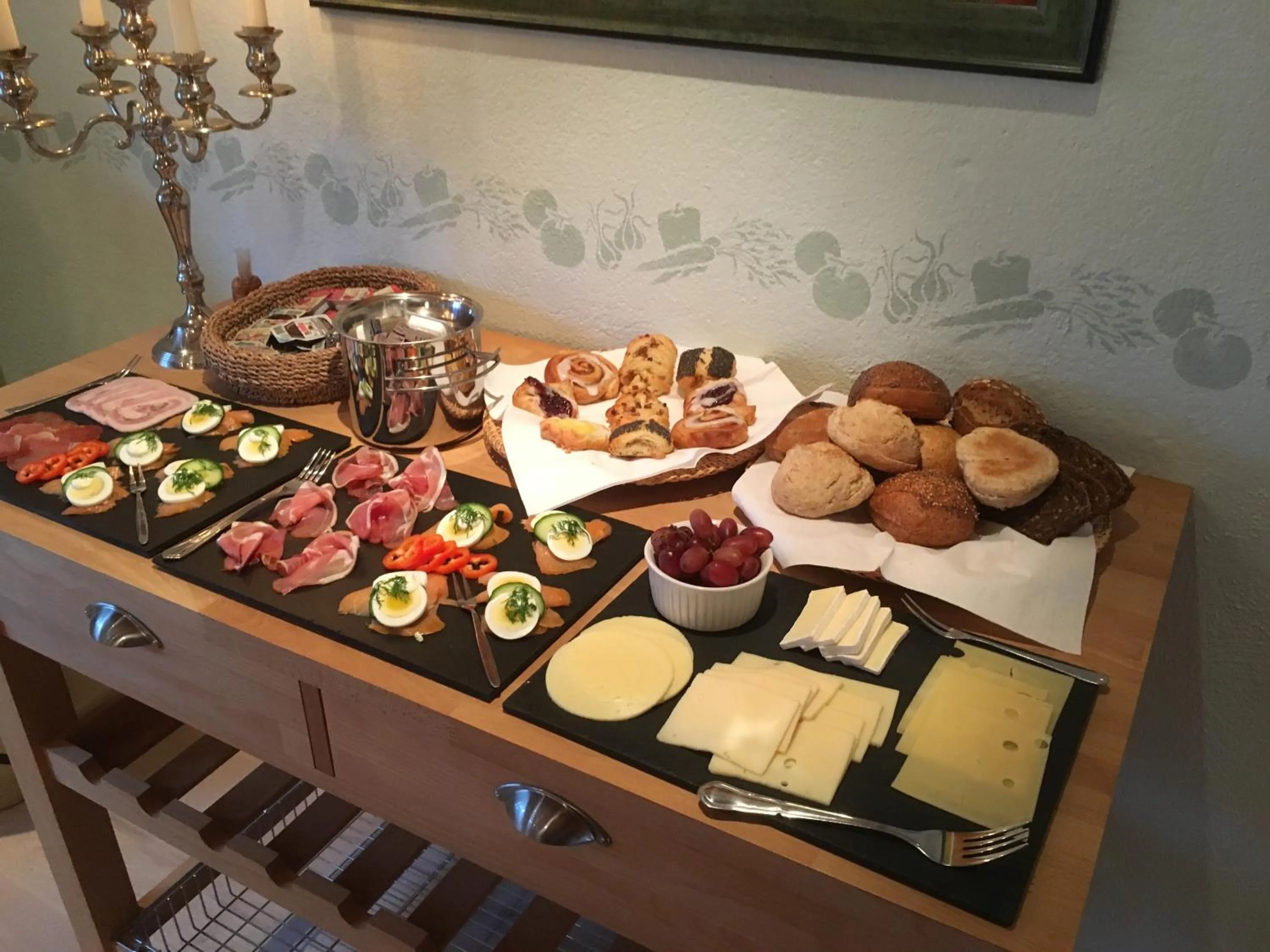 Dining area in Best Bed