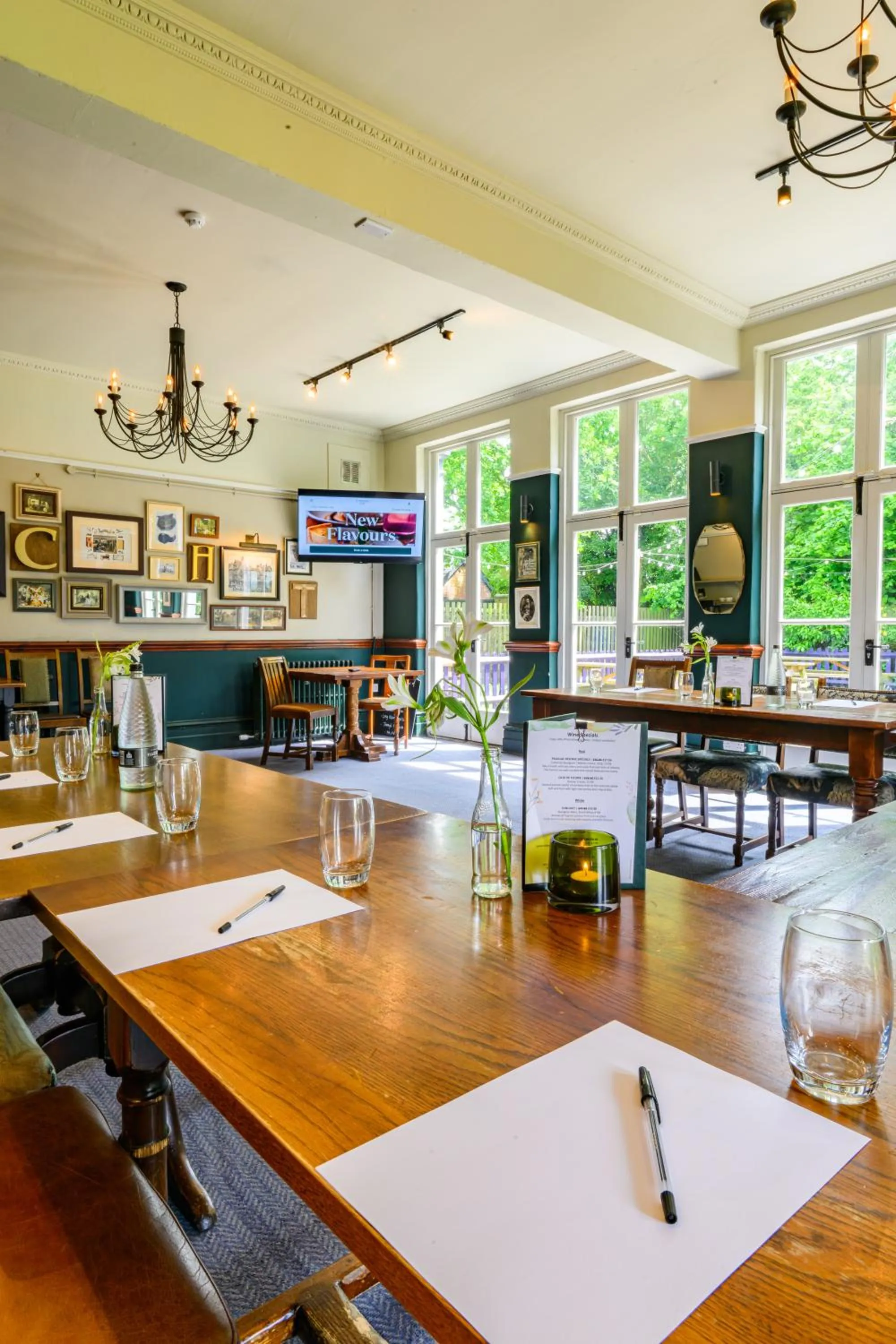 Restaurant/places to eat in The Cheshire Cat by Innkeeper's Collection