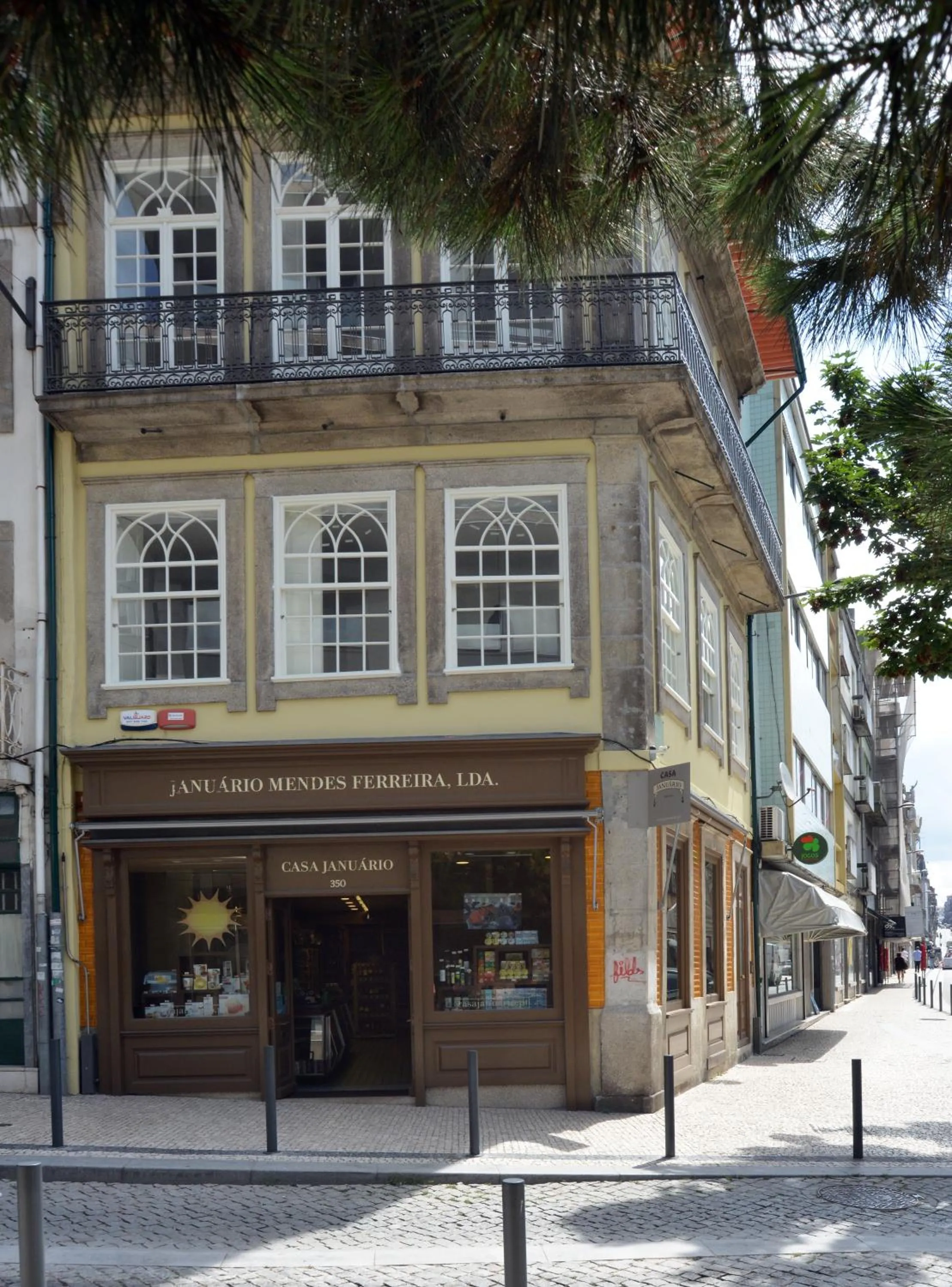 Facade/entrance in Spot Apartments Casa Januario