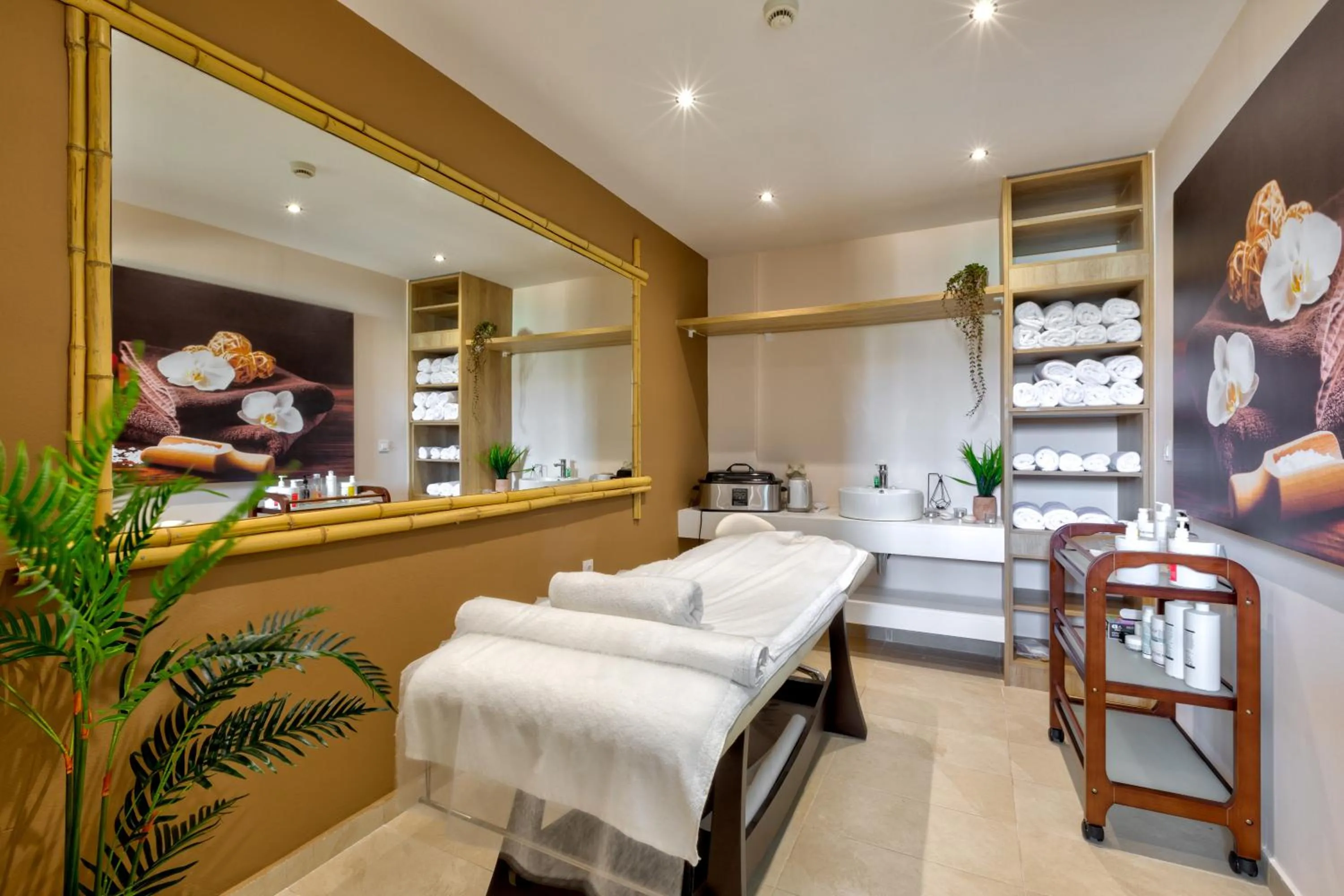 Spa and wellness centre/facilities in White Olive Premium Laganas
