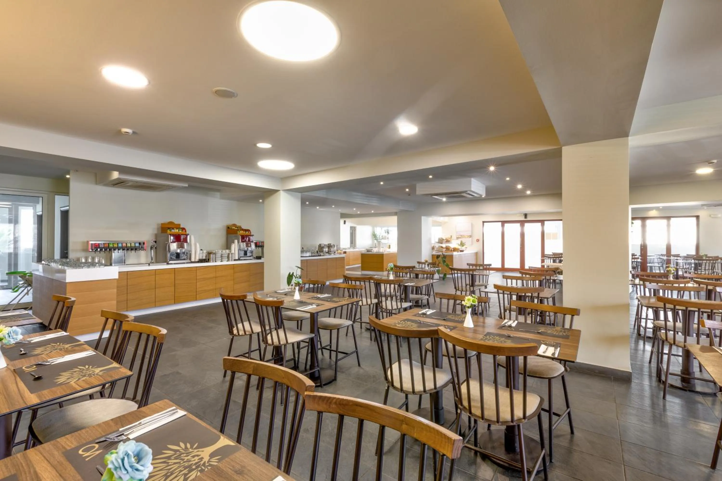 Restaurant/places to eat in White Olive Premium Laganas