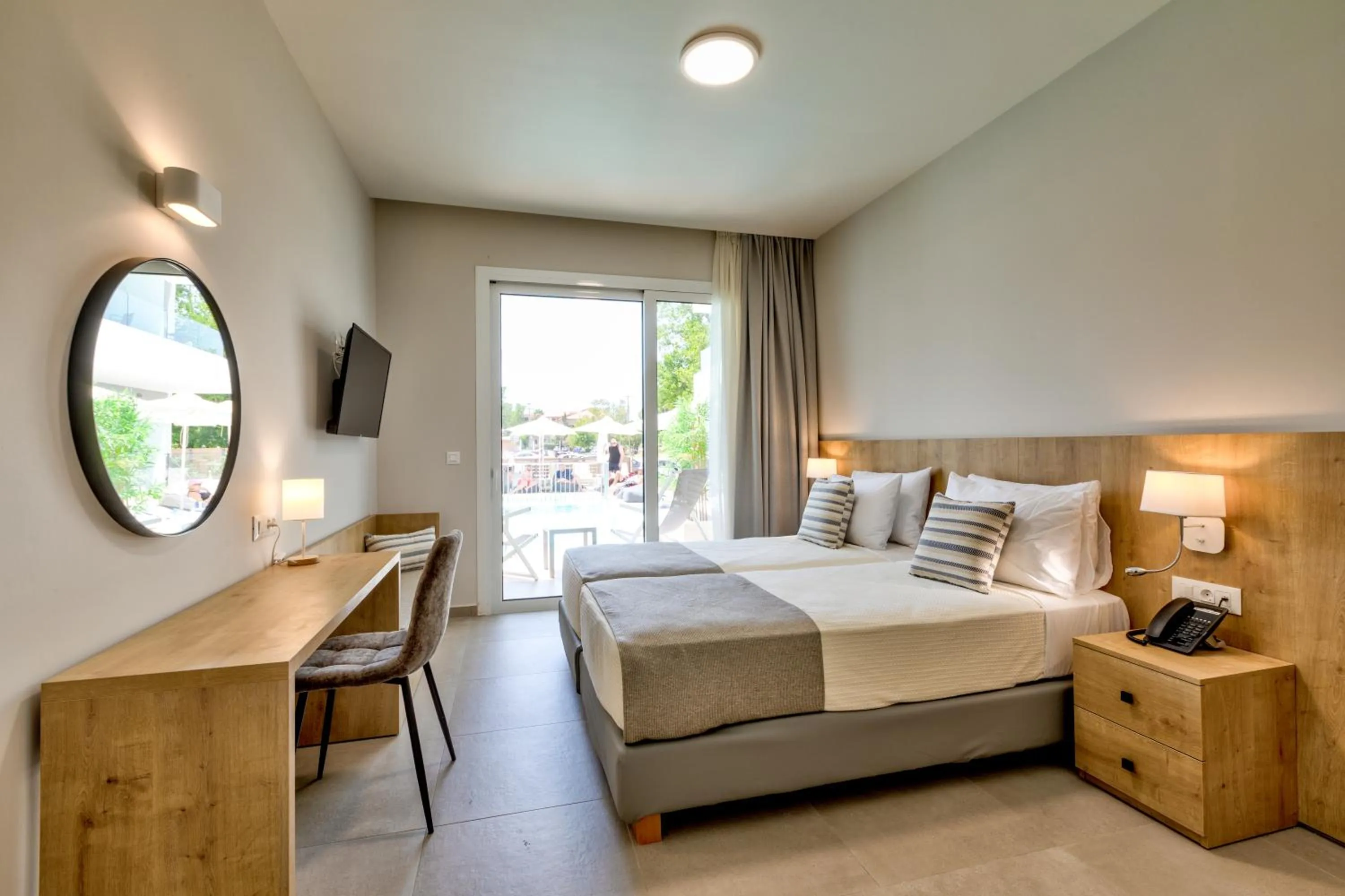 Photo of the whole room, Bed in White Olive Premium Laganas