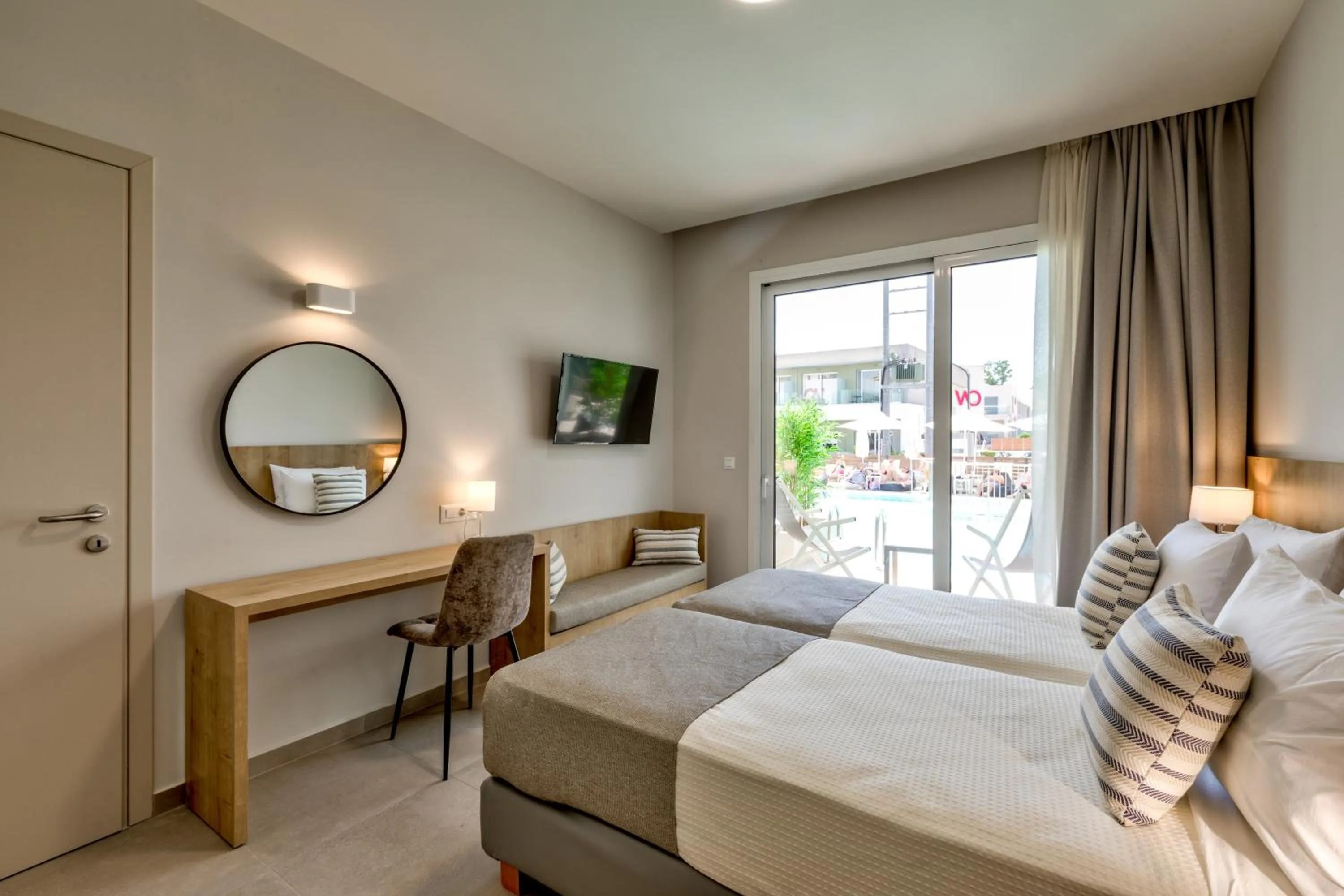 Photo of the whole room, Bed in White Olive Premium Laganas