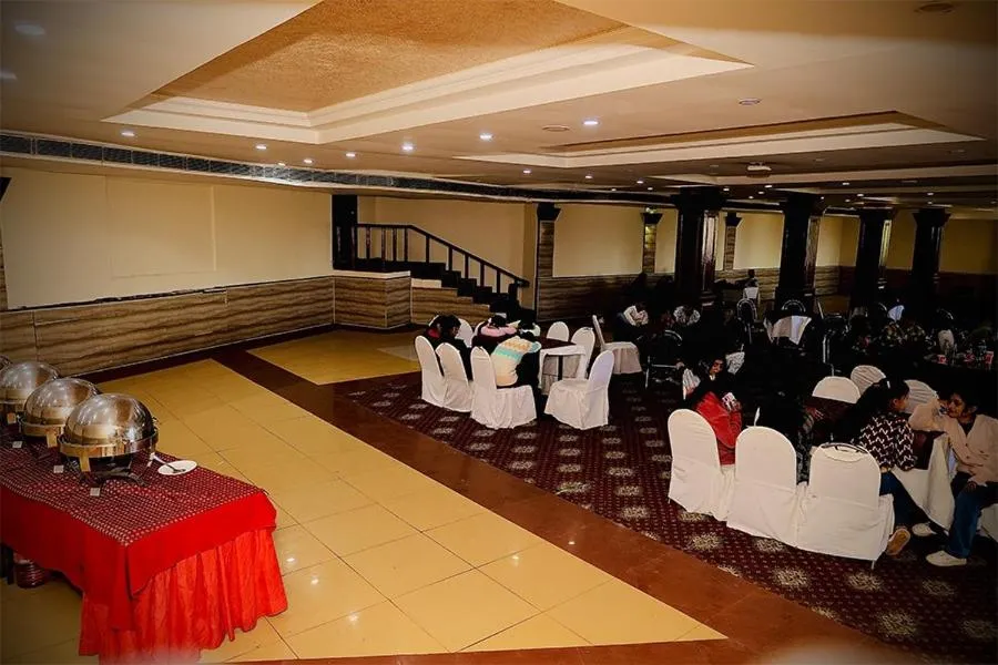 Restaurant/places to eat in Hotel Devi Grand - Katra