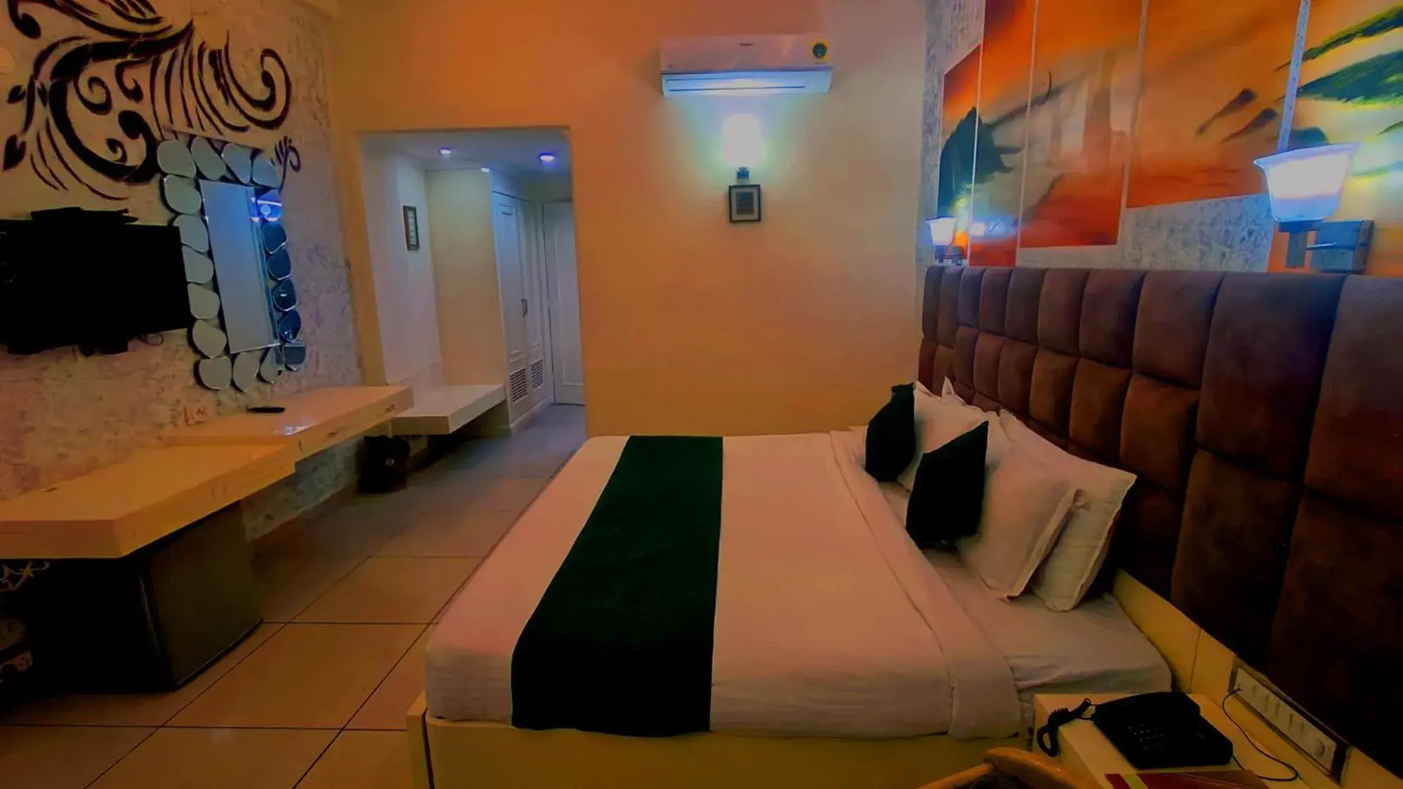 Deluxe Double Room with Bath in Hotel Devi Grand - Katra Deluxe Double Room with Bath in Hotel Devi Grand - Katra