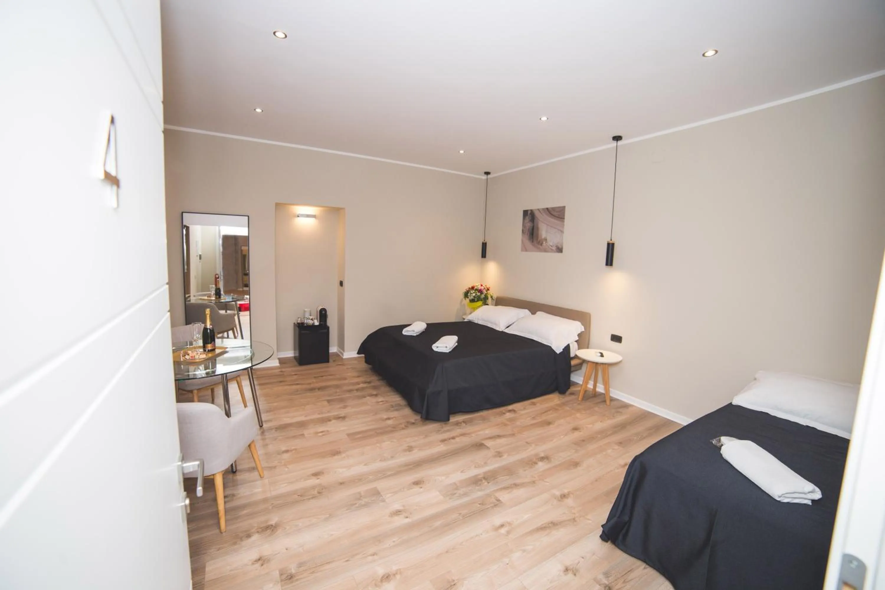 Bedroom, Bed in Trevi Portrait