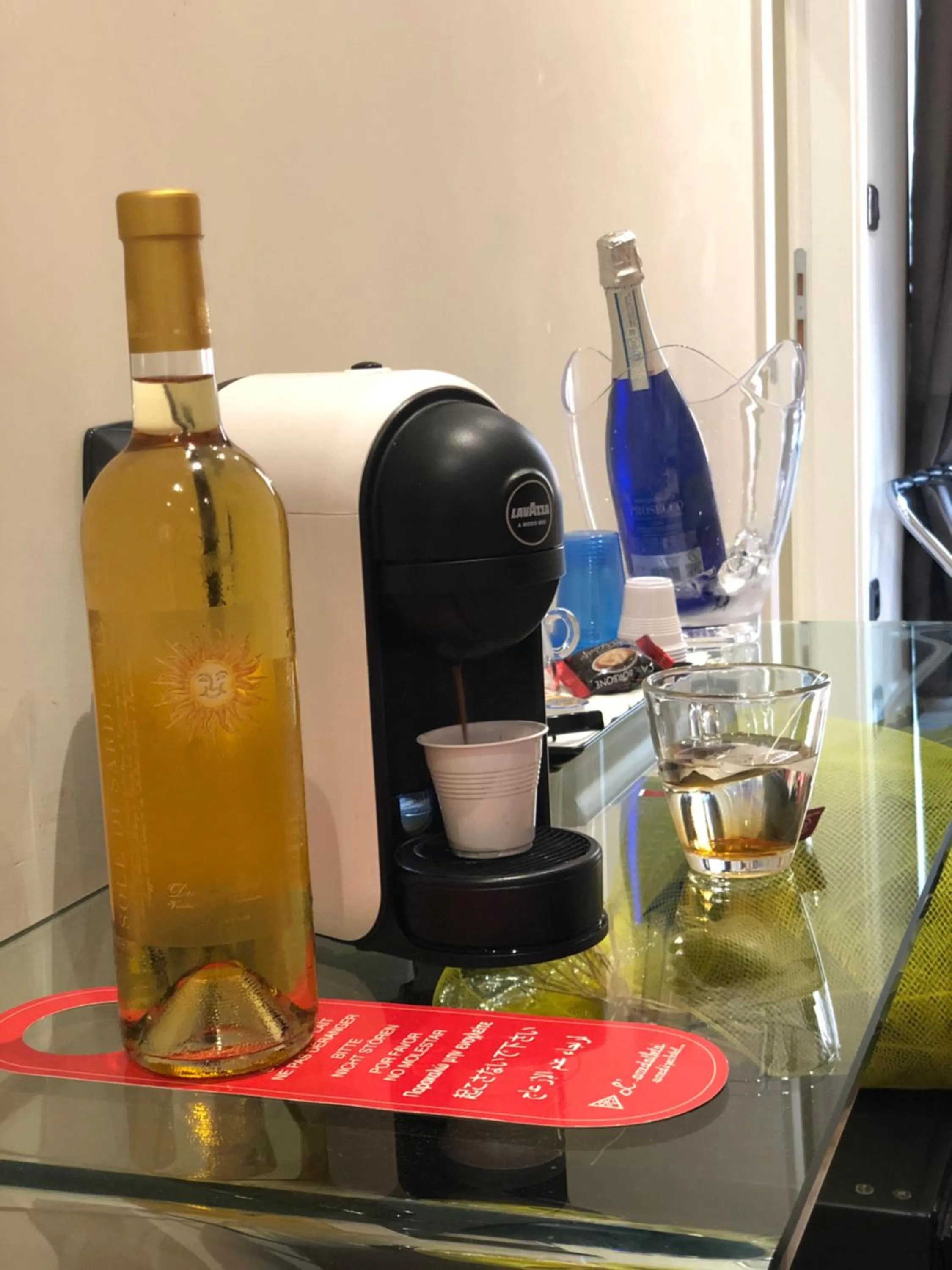 Coffee/tea facilities in Trevi Portrait