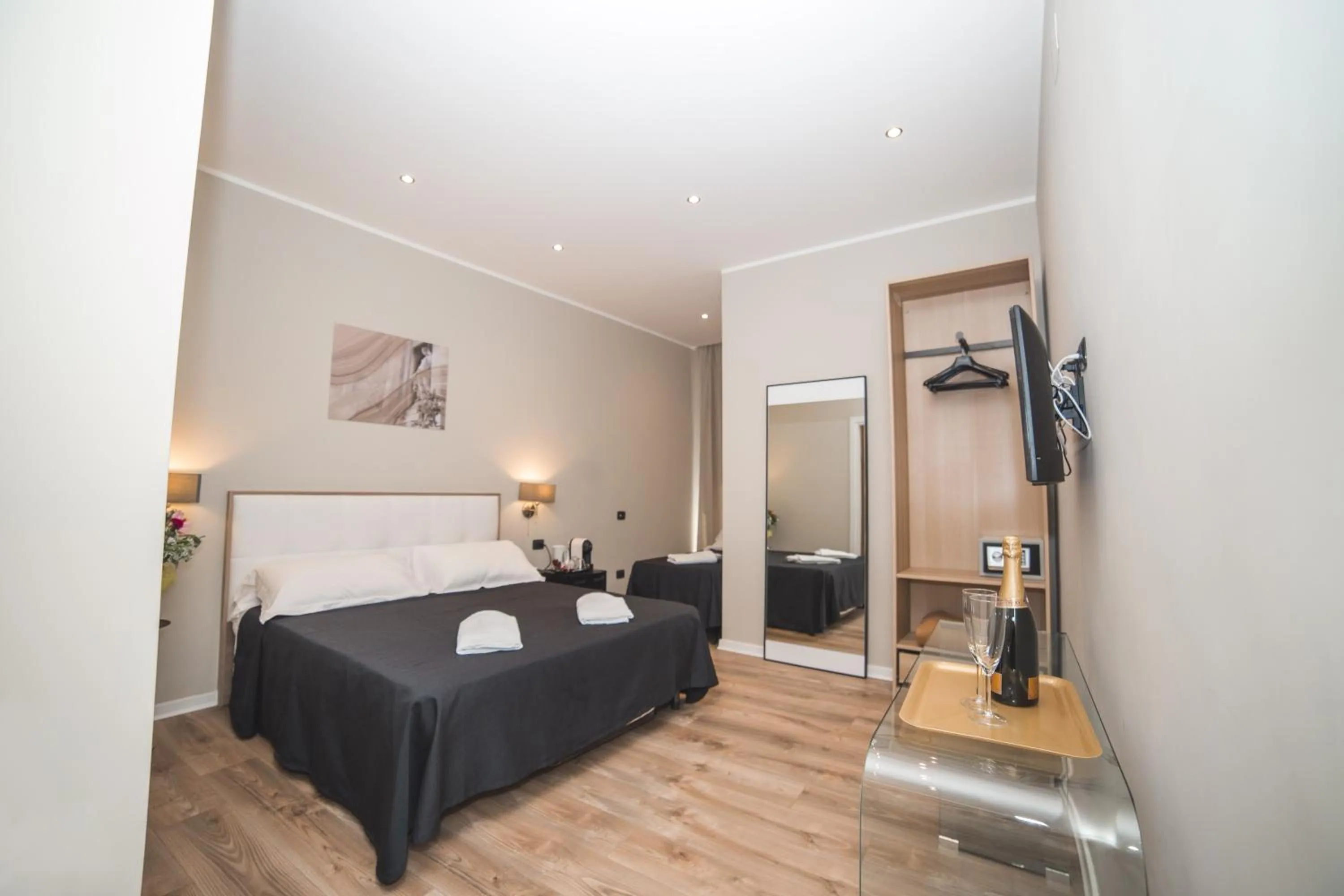 Bedroom, Bed in Trevi Portrait