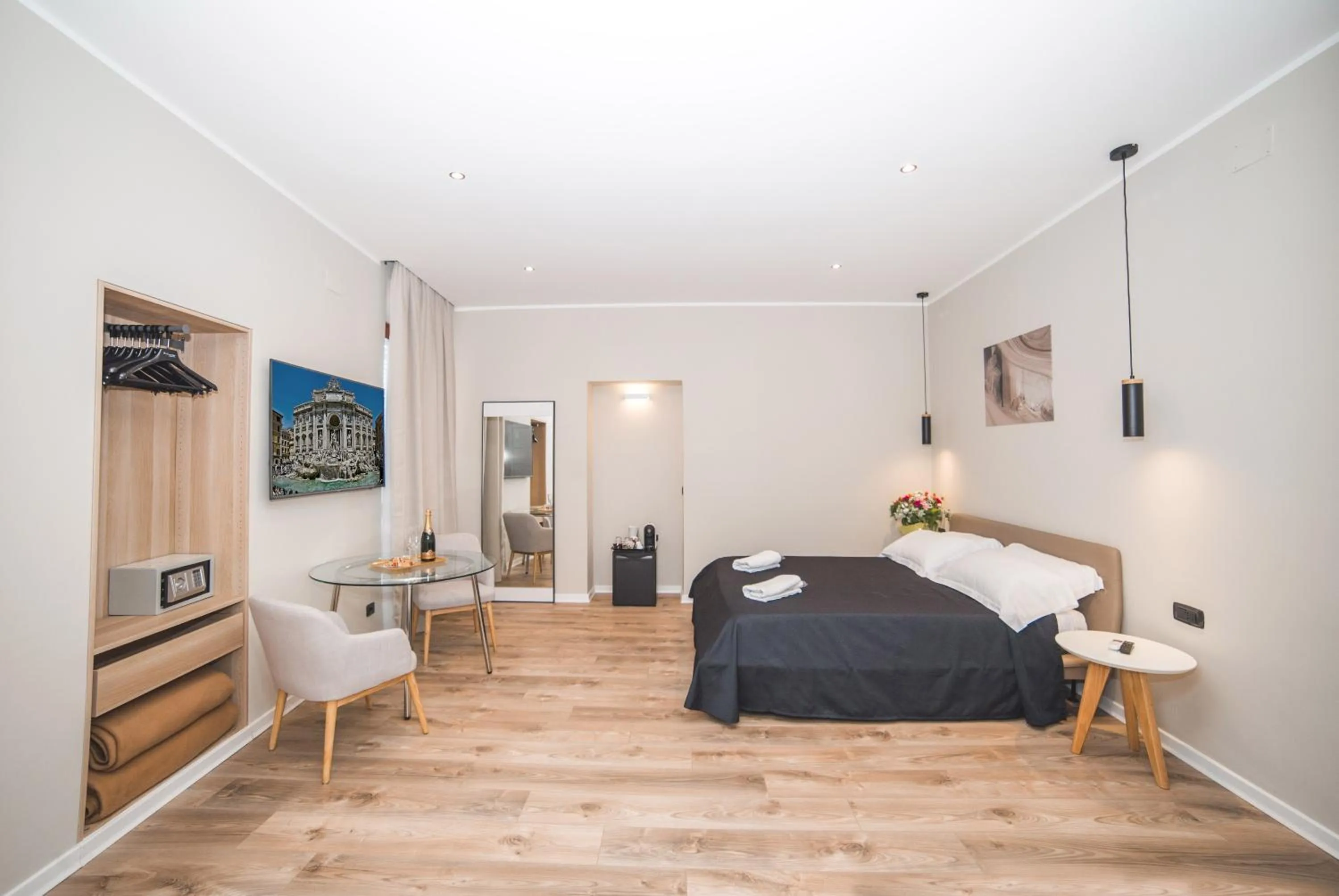 Bedroom, Bed in Trevi Portrait