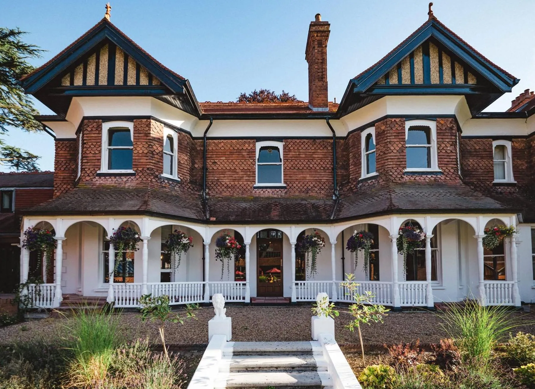 Facade/entrance in CIM Business Centre