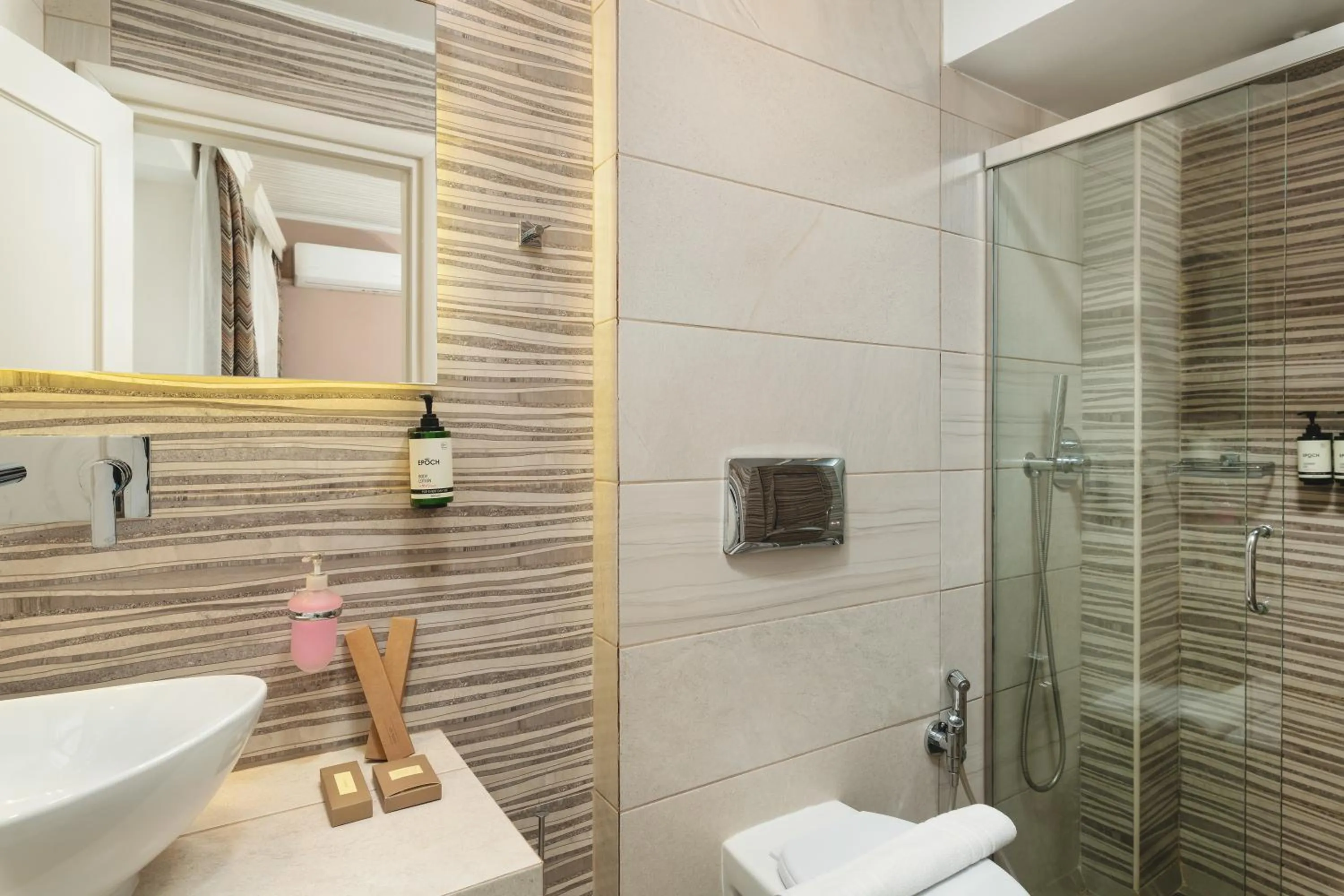 Shower in Elia Palazzo Hotel