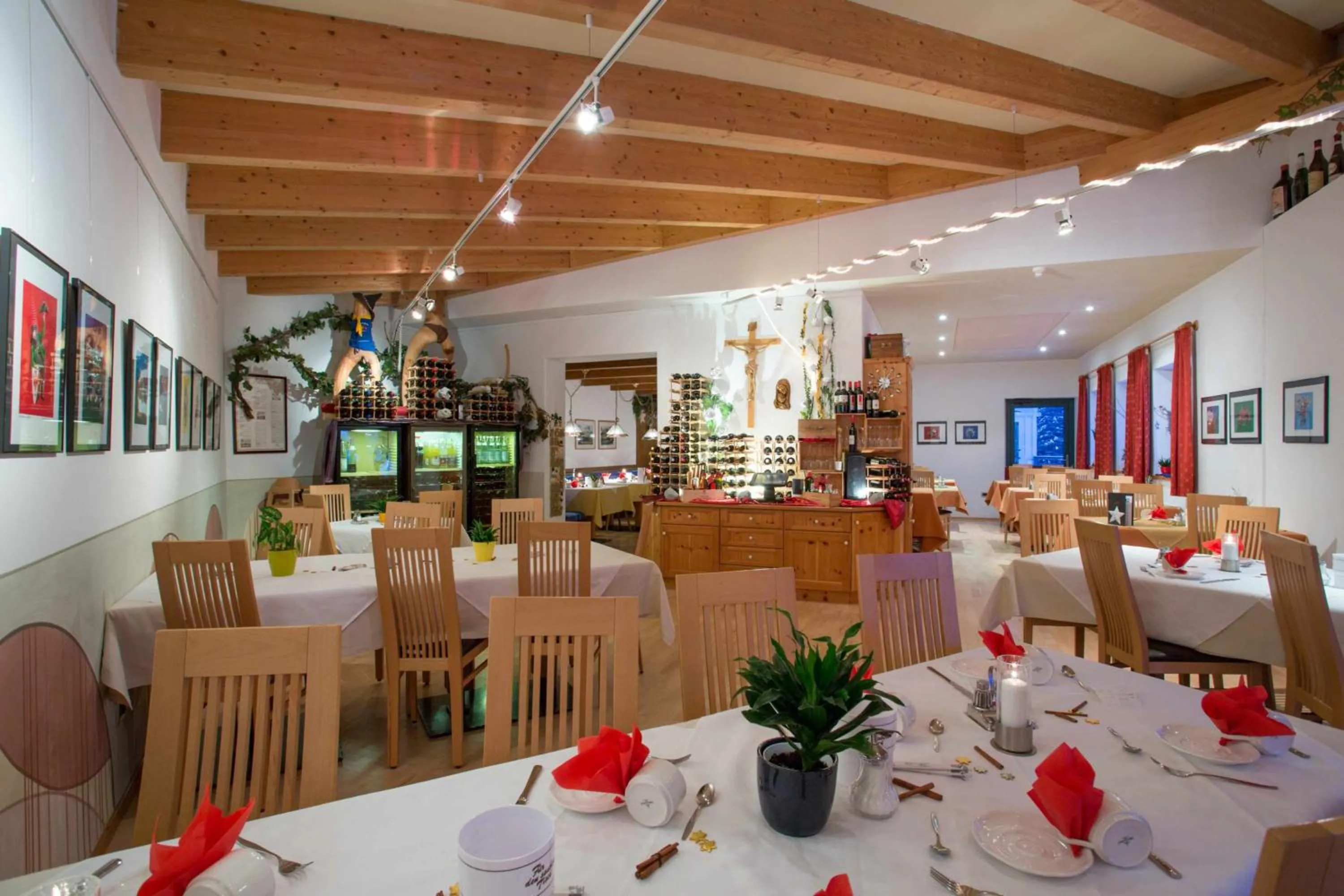 Restaurant/places to eat in Good Life Hotel Zirm