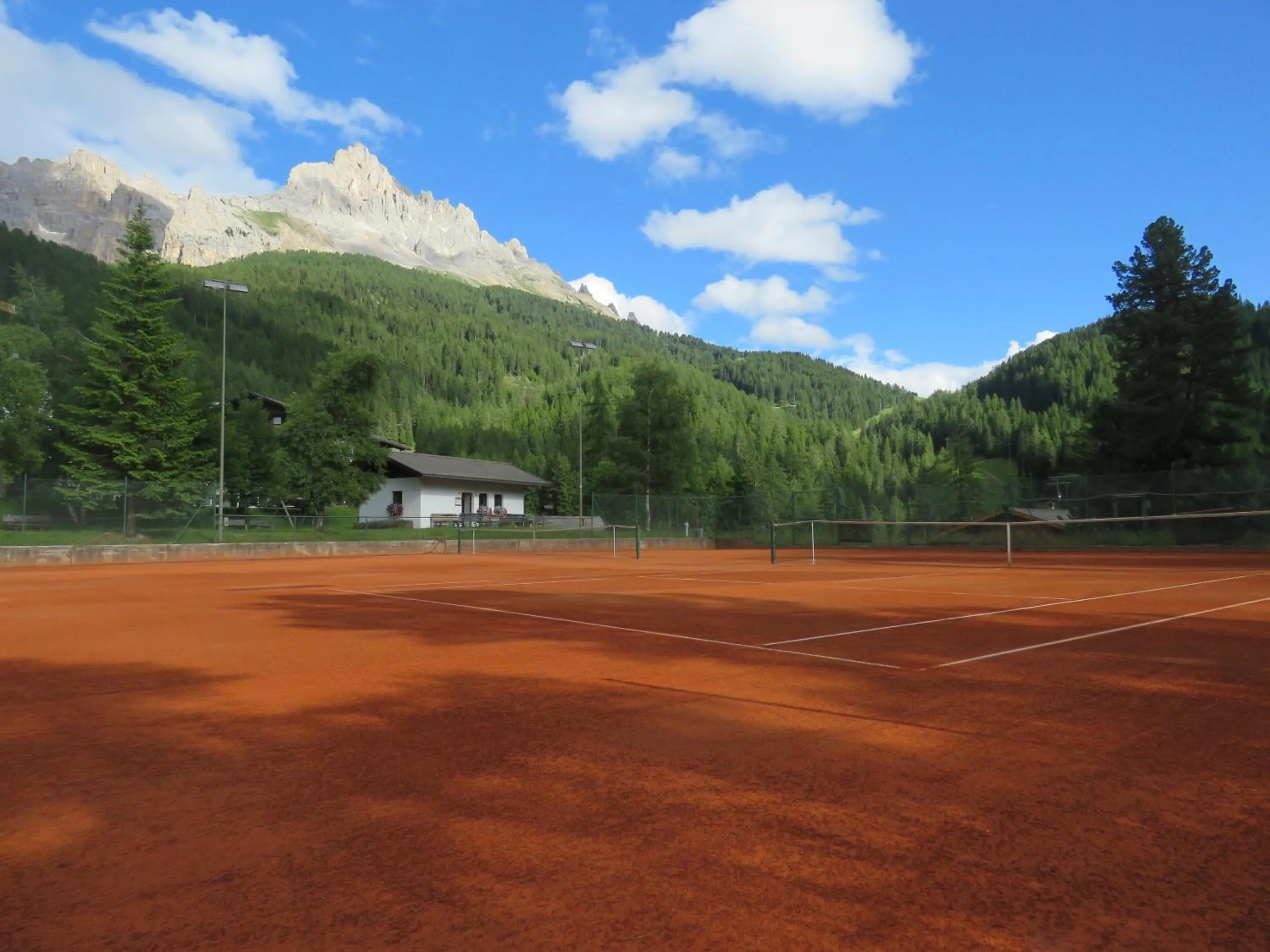 Tennis court in Good Life Hotel Zirm