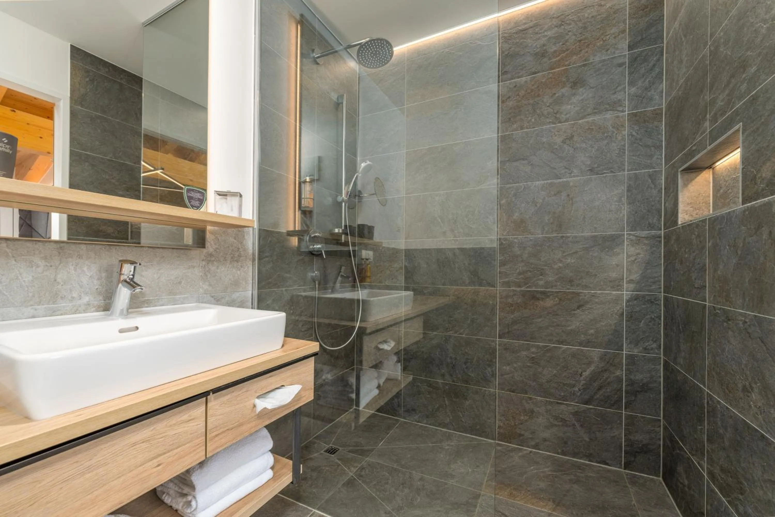 Bathroom in Stockinggut by AvenidA