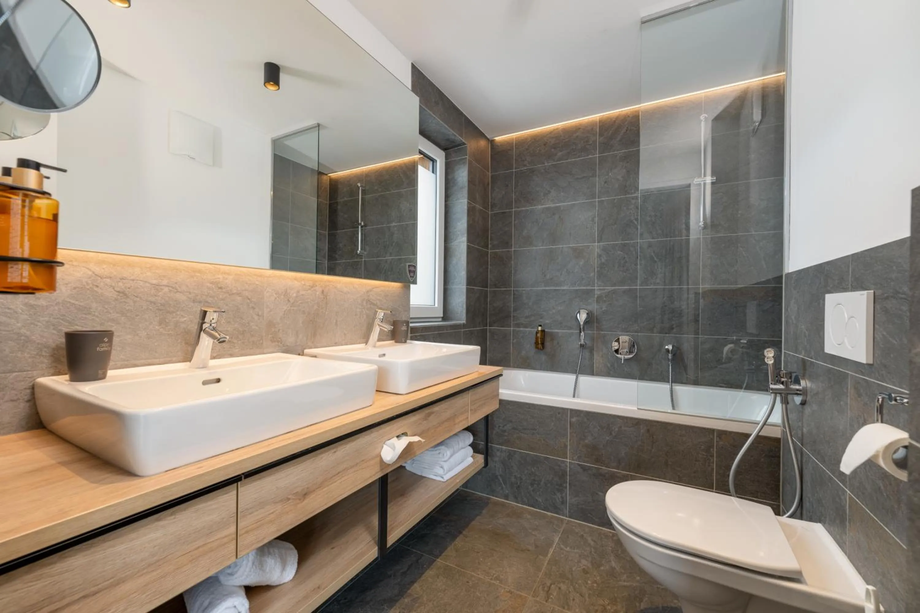 Bathroom in Stockinggut by AvenidA