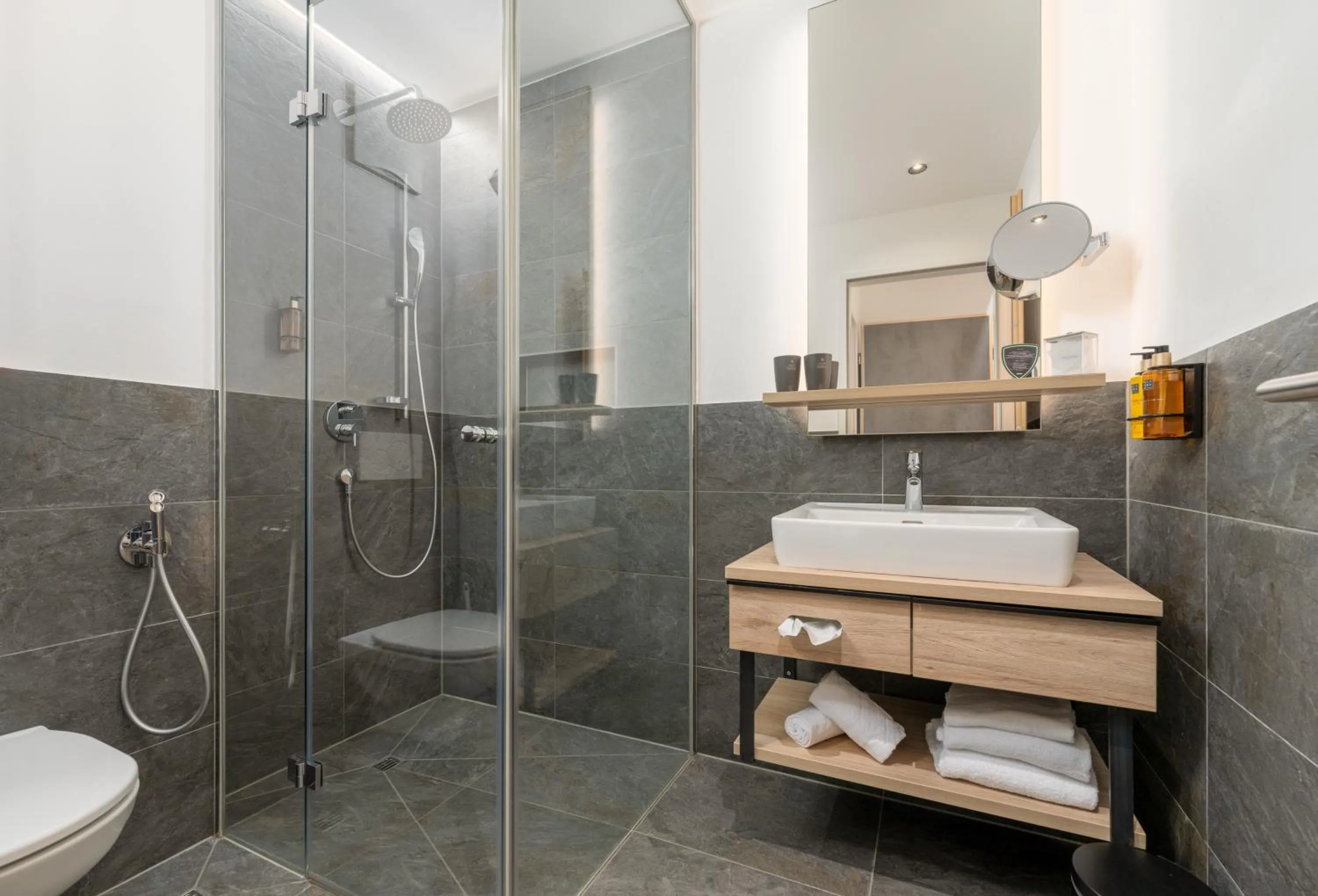 Bathroom in Stockinggut by AvenidA