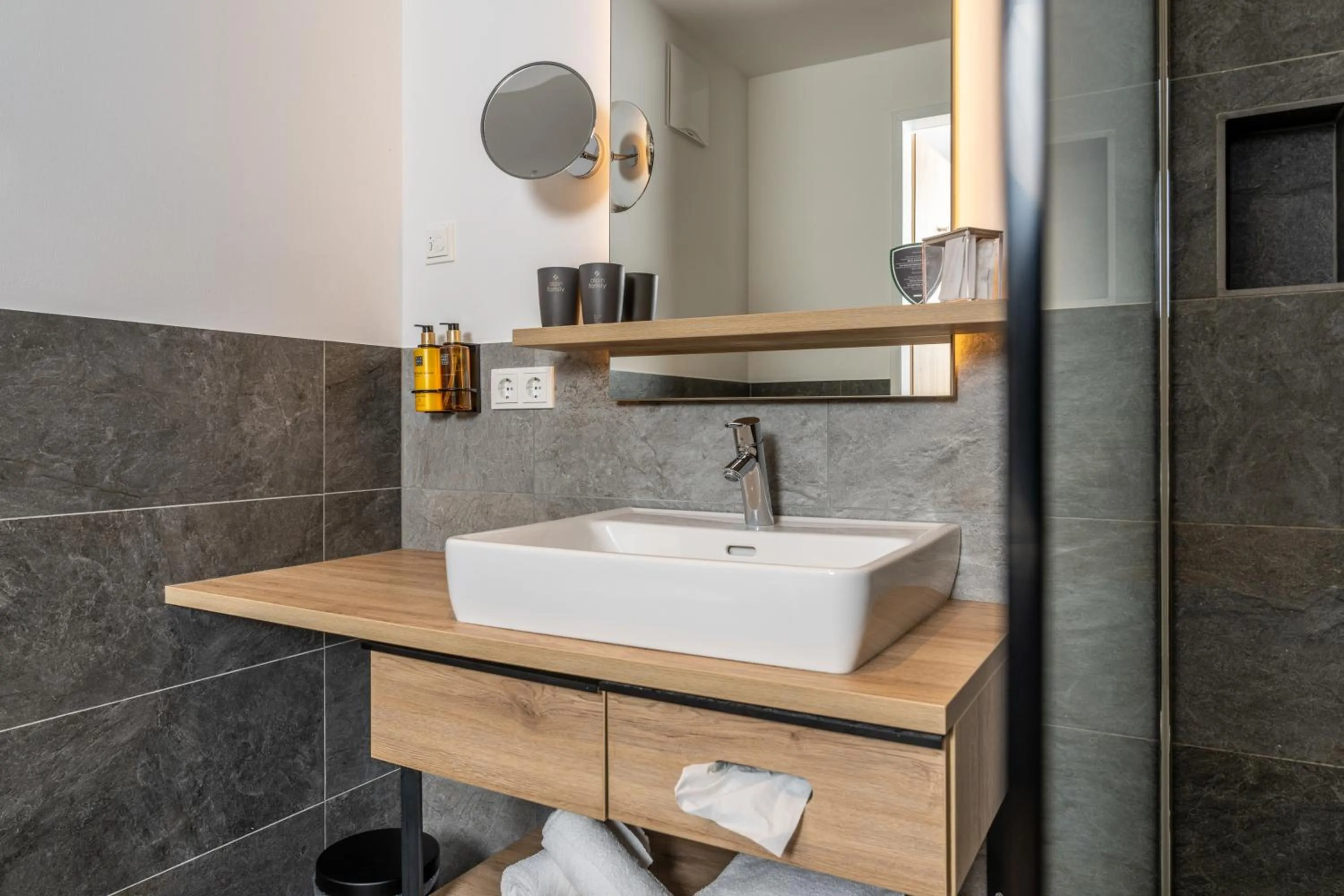 Bathroom in Stockinggut by AvenidA