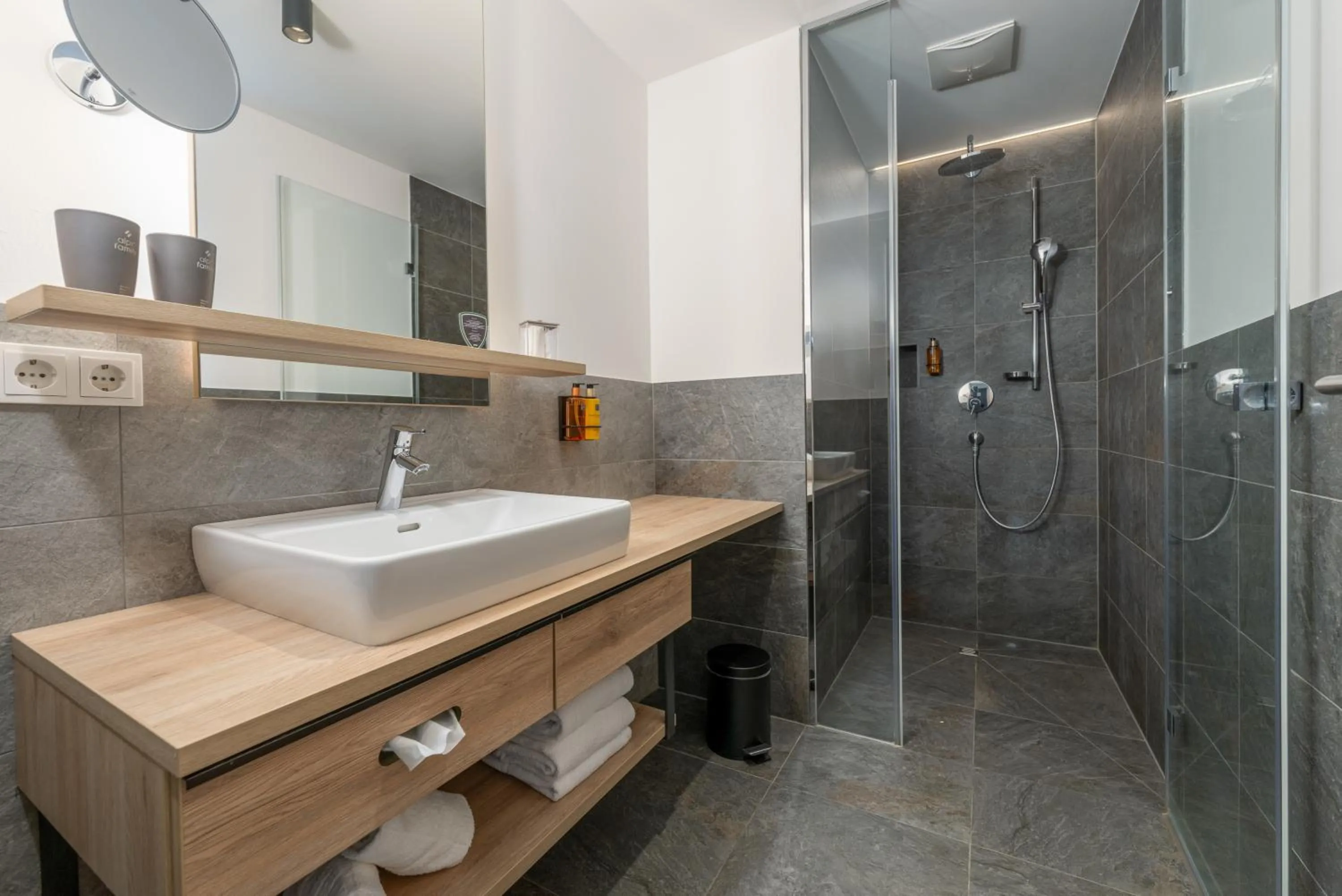 Bathroom in Stockinggut by AvenidA