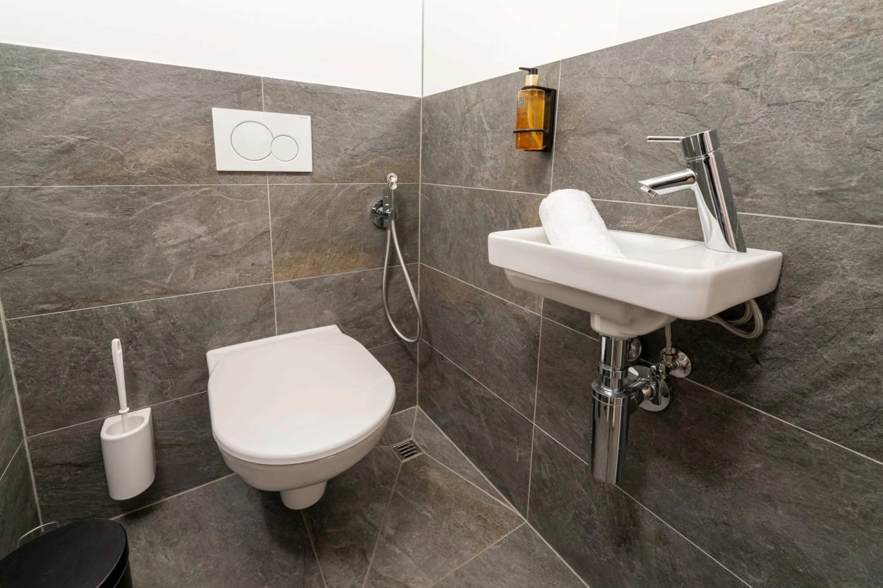 Bathroom in Stockinggut by AvenidA