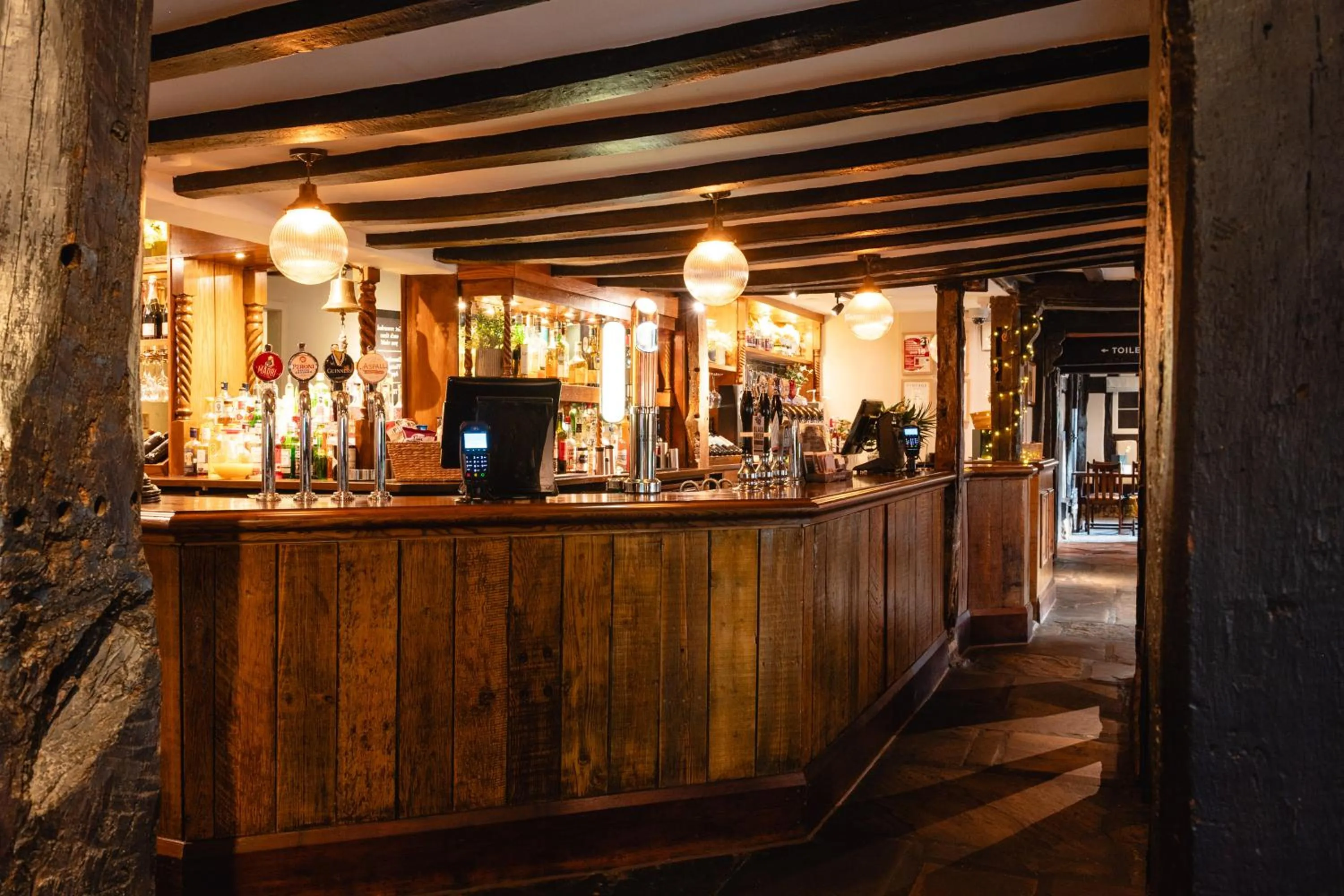 Drinks in The Bears Head by Innkeeper's Collection