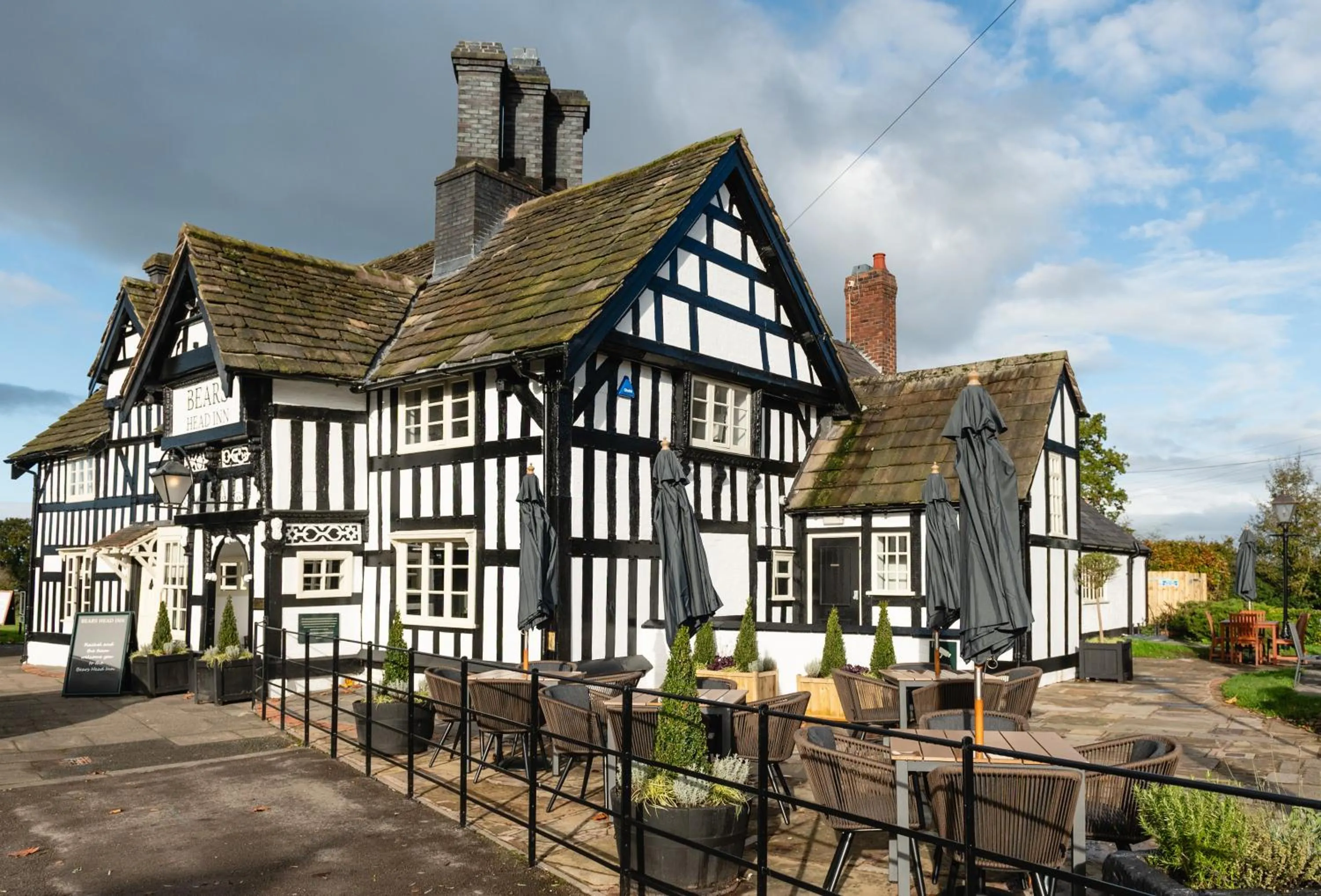 Facade/entrance in The Bears Head by Innkeeper's Collection