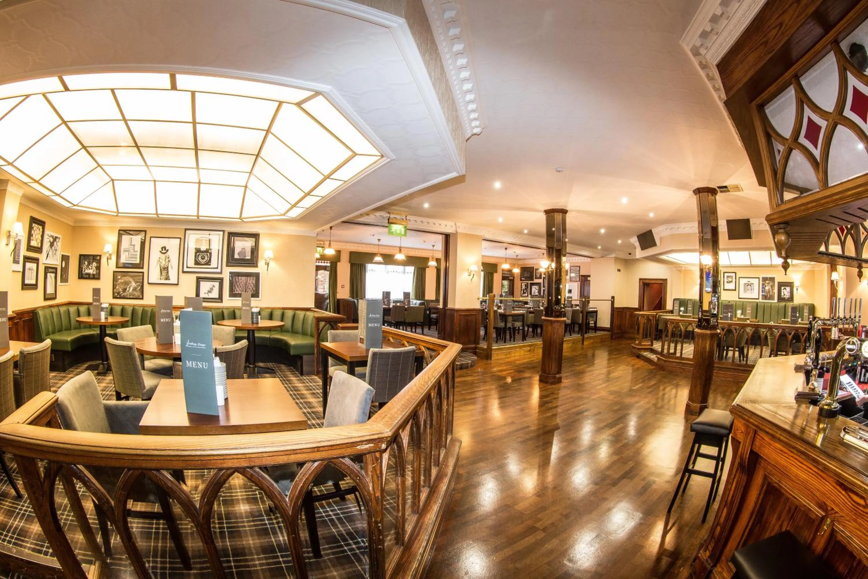 Lounge or bar, Restaurant/Places to Eat in Bredbury Hall Hotel