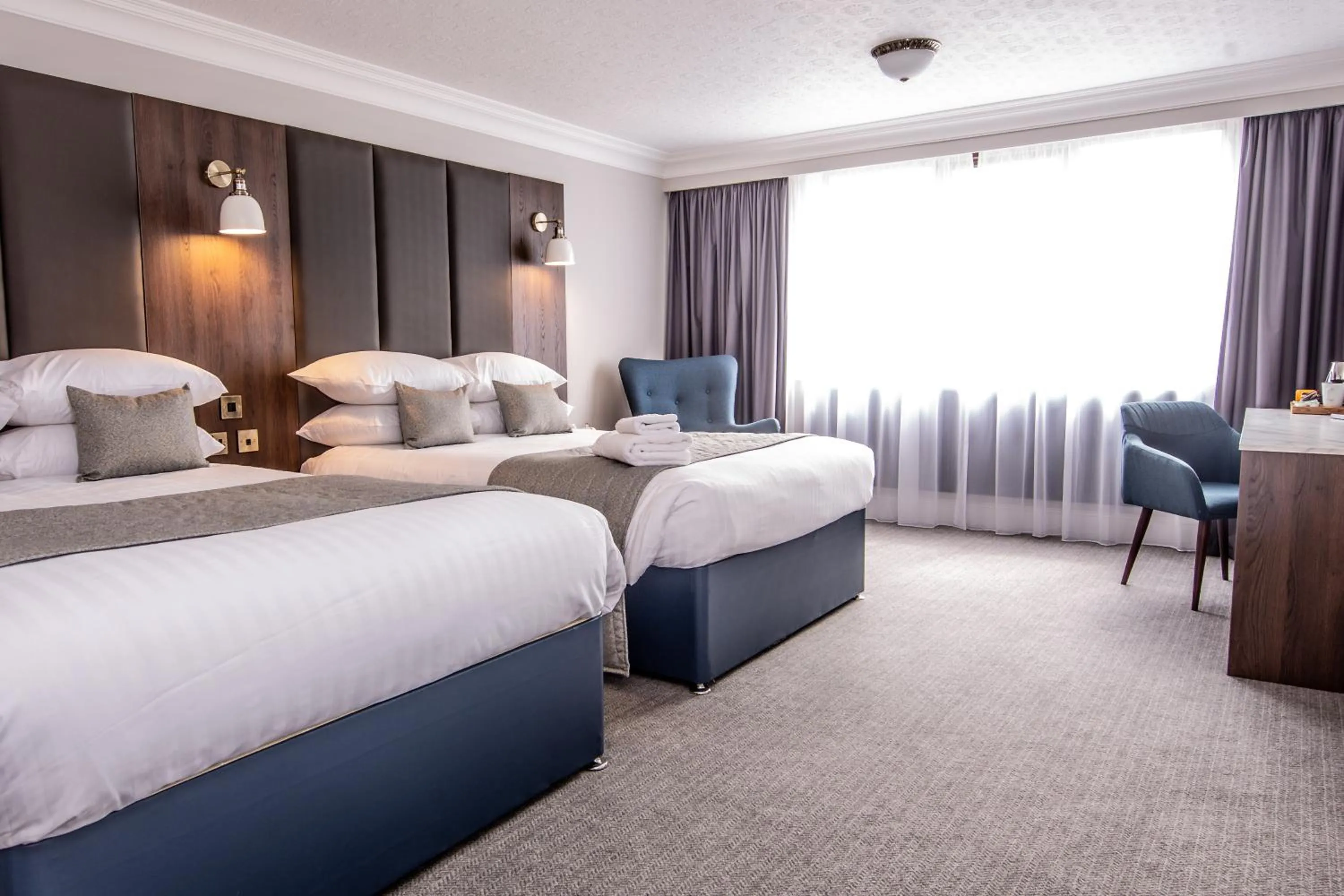 Bedroom, Seating Area in Bredbury Hall Hotel