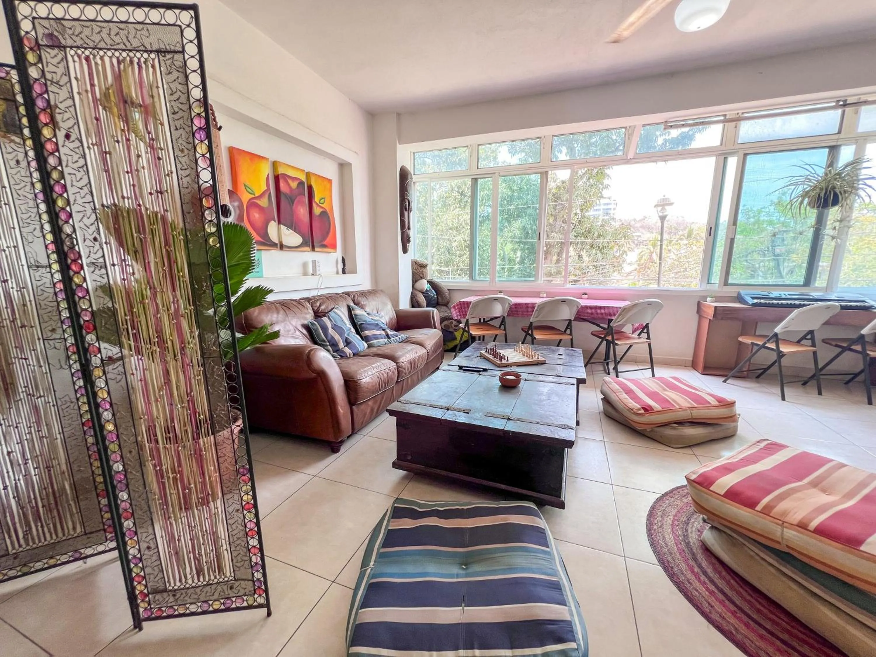 Communal lounge/ TV room in ITH Sayulita Amazing Surf Hostel