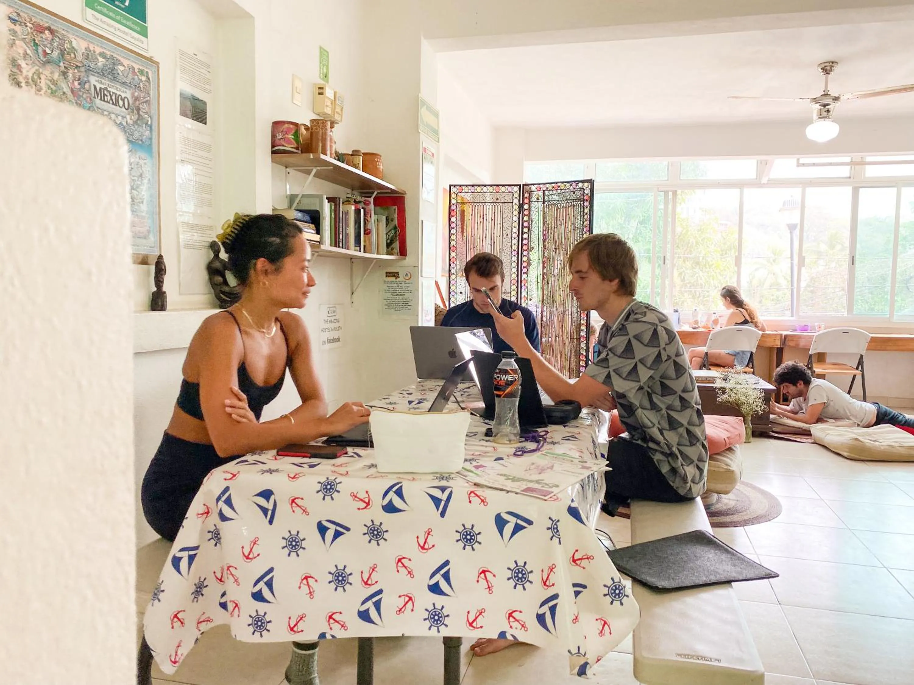 Living room in ITH Sayulita Amazing Surf Hostel