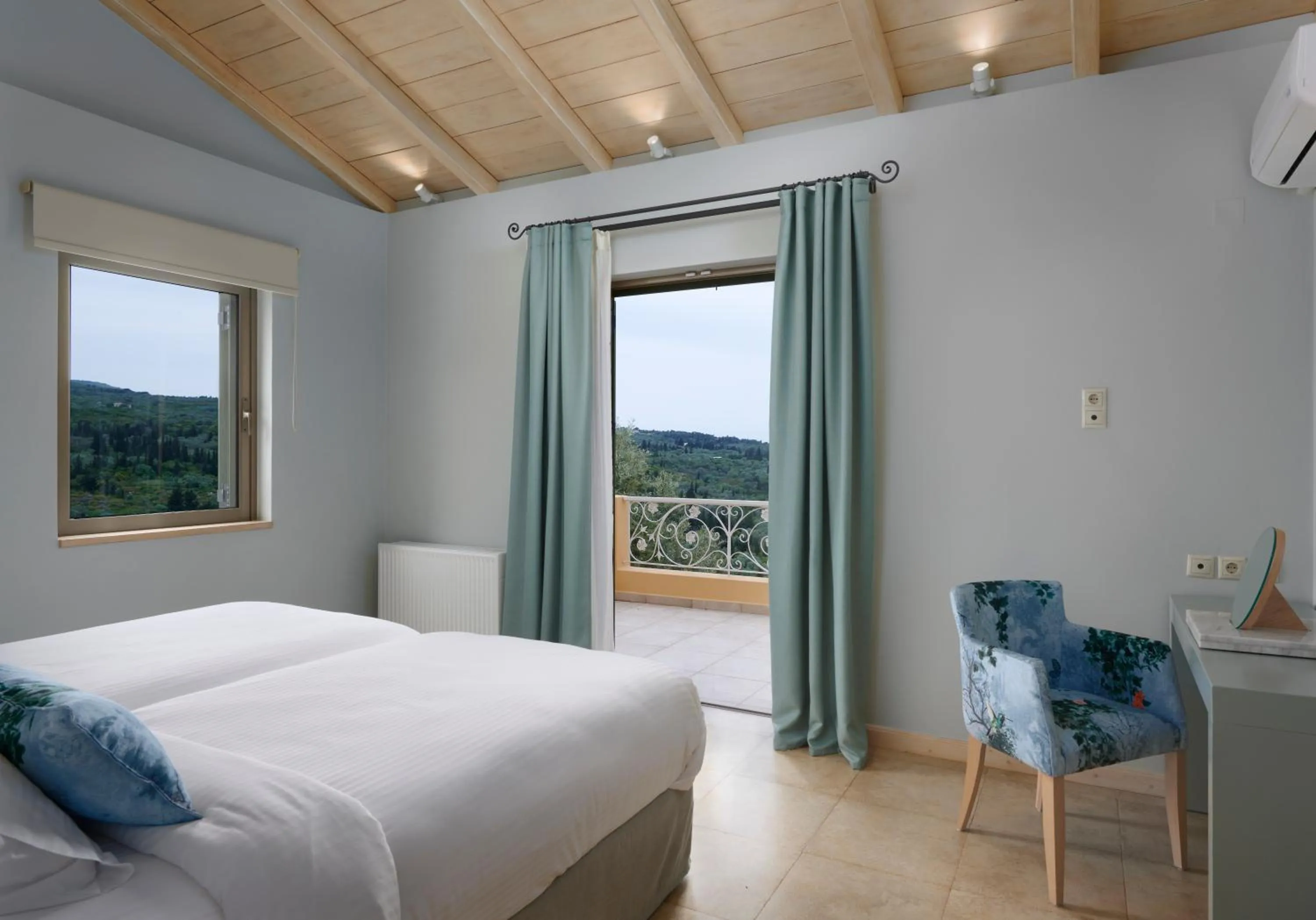Photo of the whole room, Bed in Artblue Villas