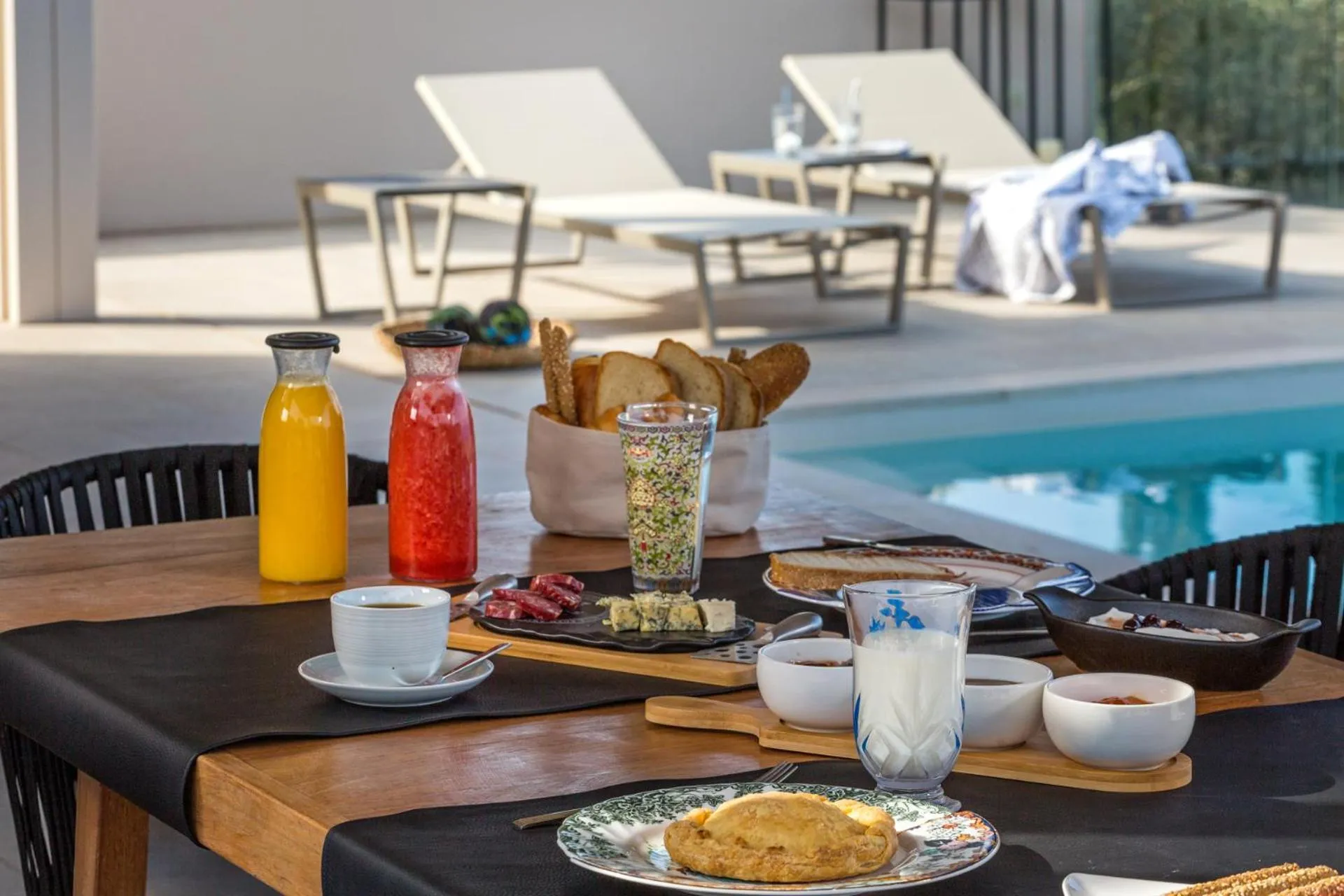 Breakfast in Artblue Villas