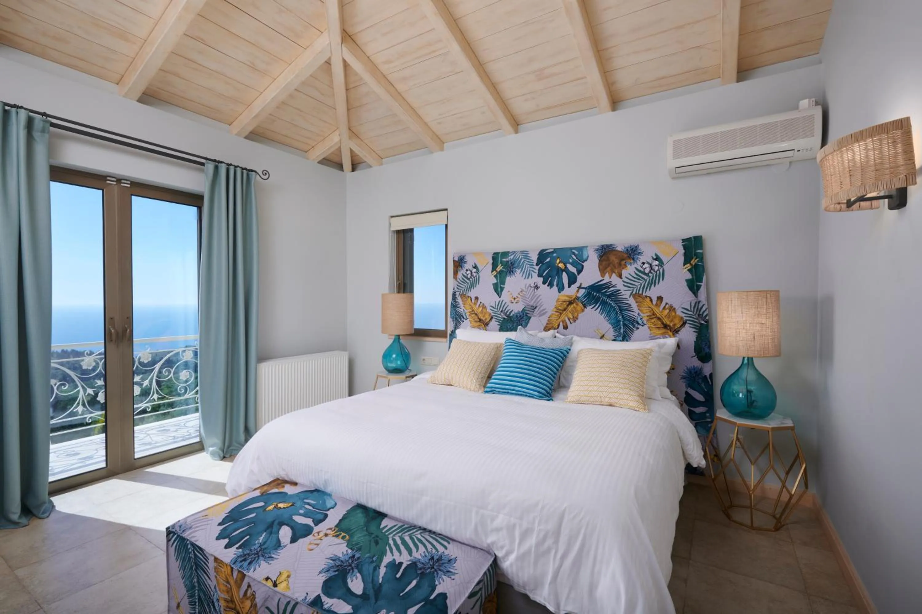 Photo of the whole room, Bed in Artblue Villas
