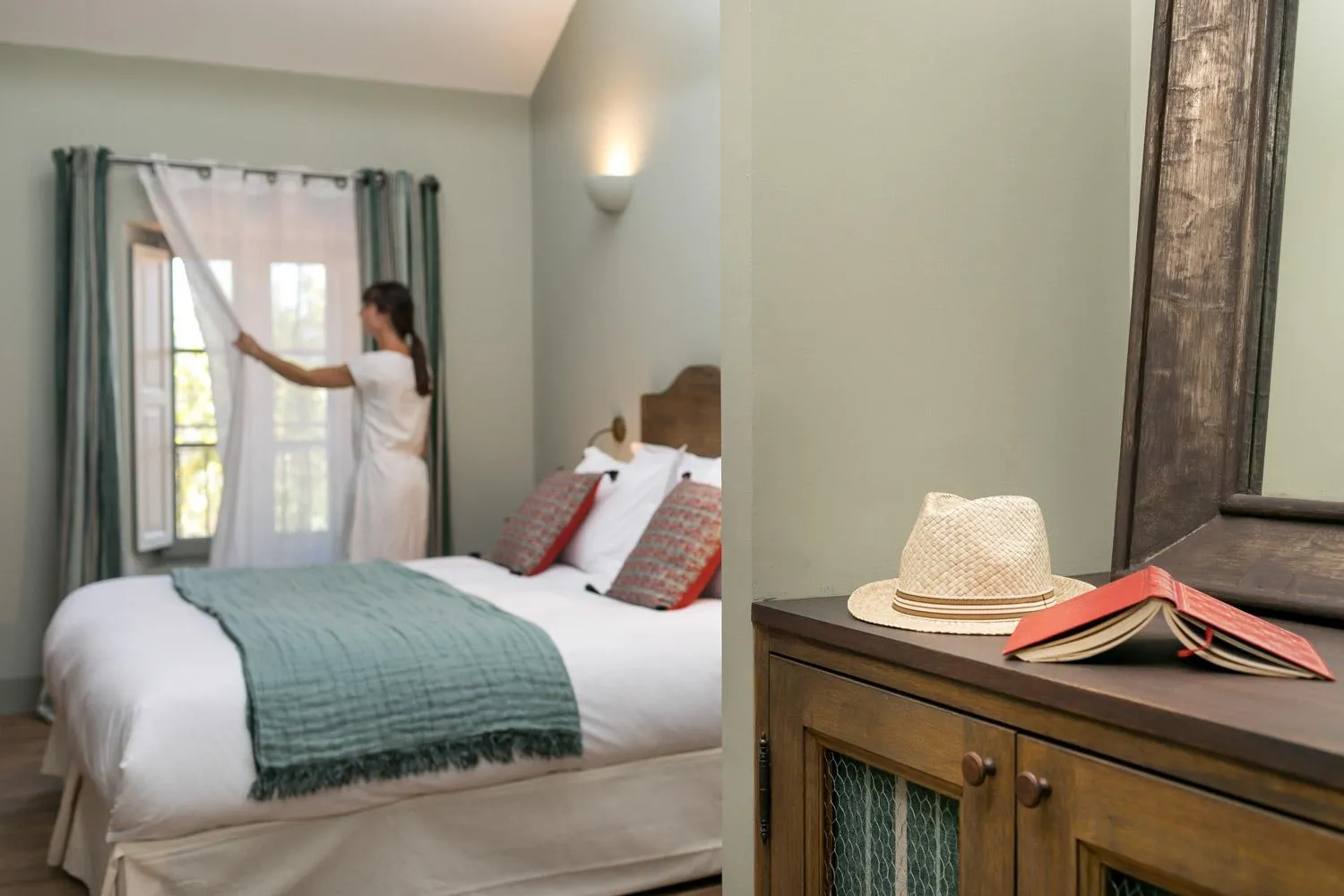 Bedroom, Bed in Château Saint Roux Le Luc-Le Cannet des Maures
