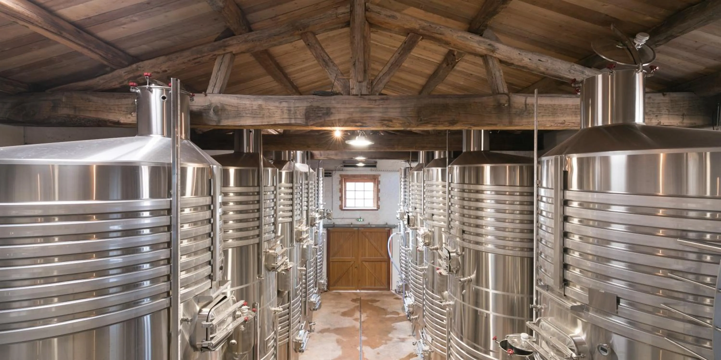 Alcoholic drinks in Château Saint Roux Le Luc-Le Cannet des Maures