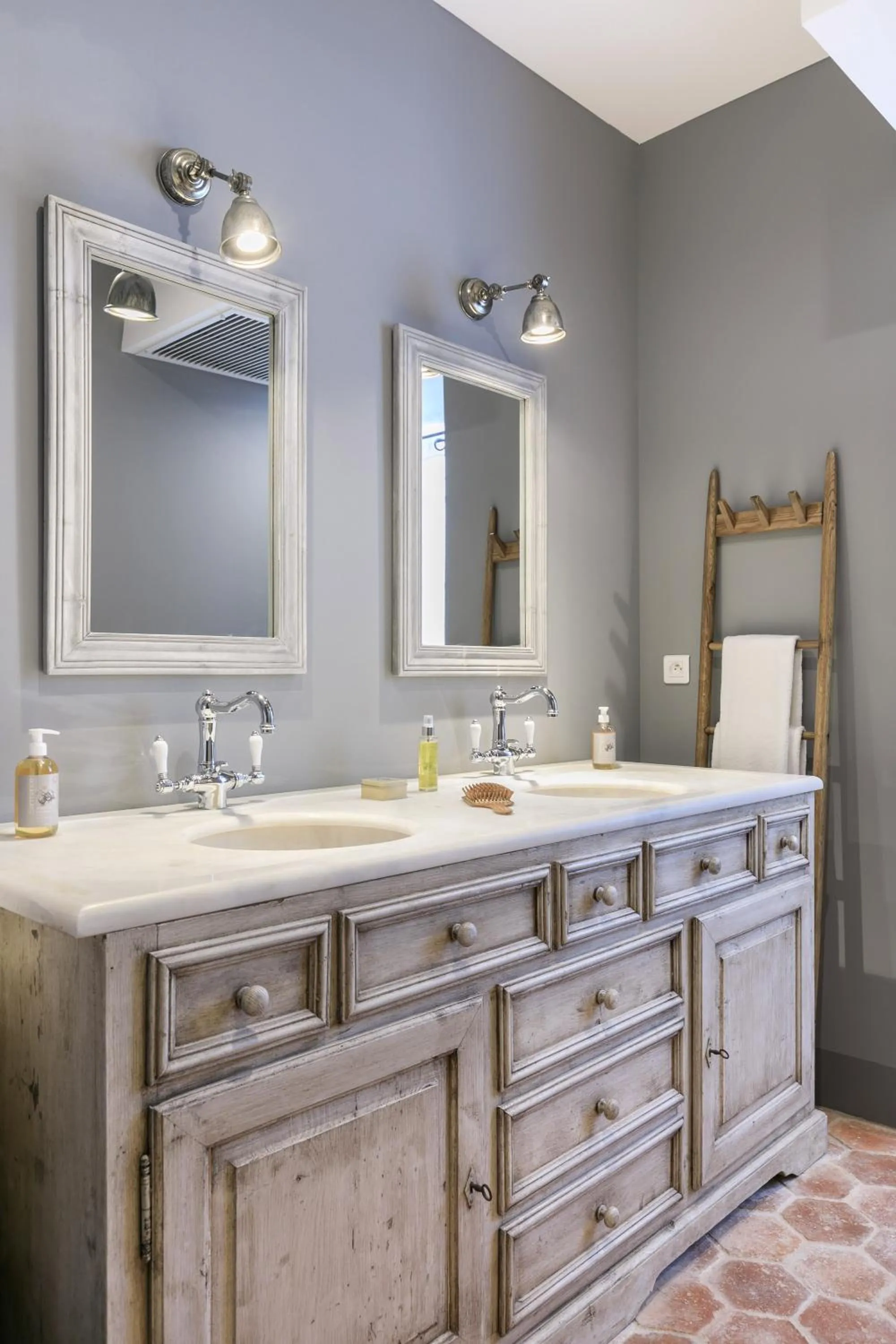 Bathroom in Château Saint Roux Le Luc-Le Cannet des Maures